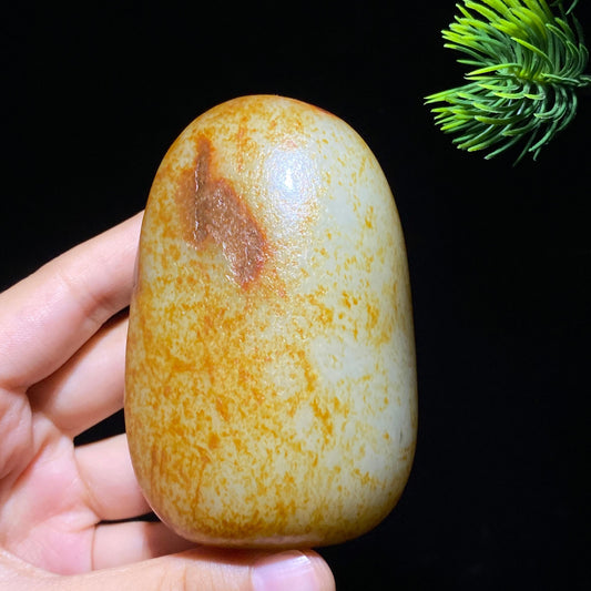 和田玉红皮籽料原石（224.8g）