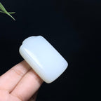 和田山料羊脂白玉无事牌（48.0g）