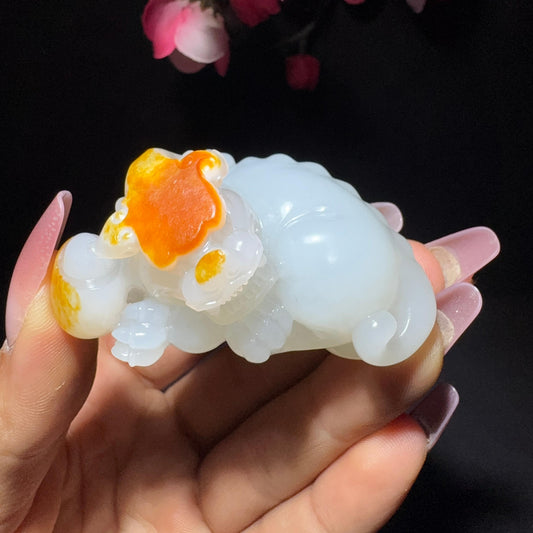和田玉籽料貔貅手把件（72.8克）