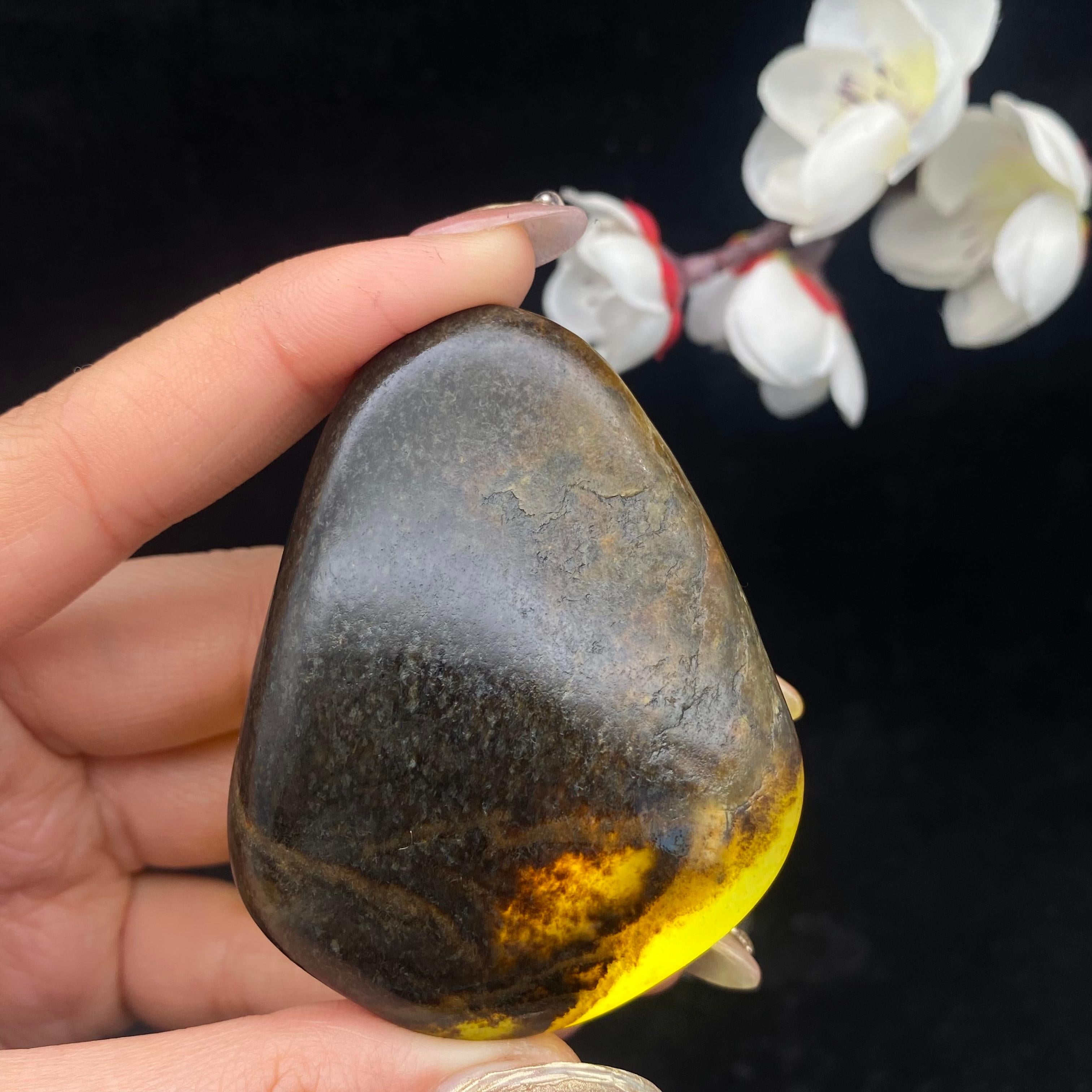 和田玉聚黑皮籽料原石（76.5g）