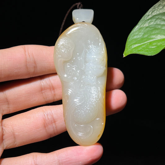 和田玉籽料洒金皮龙挂件（47.2g）