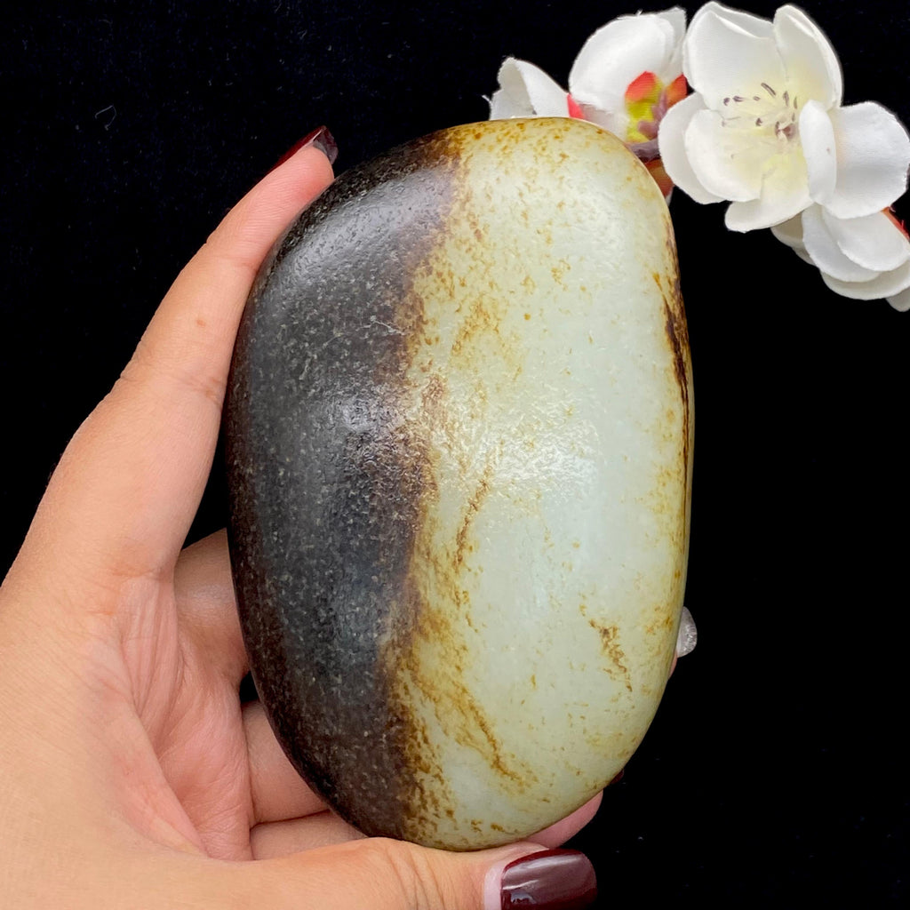 和田玉聚黑皮籽料原石（398.3g）