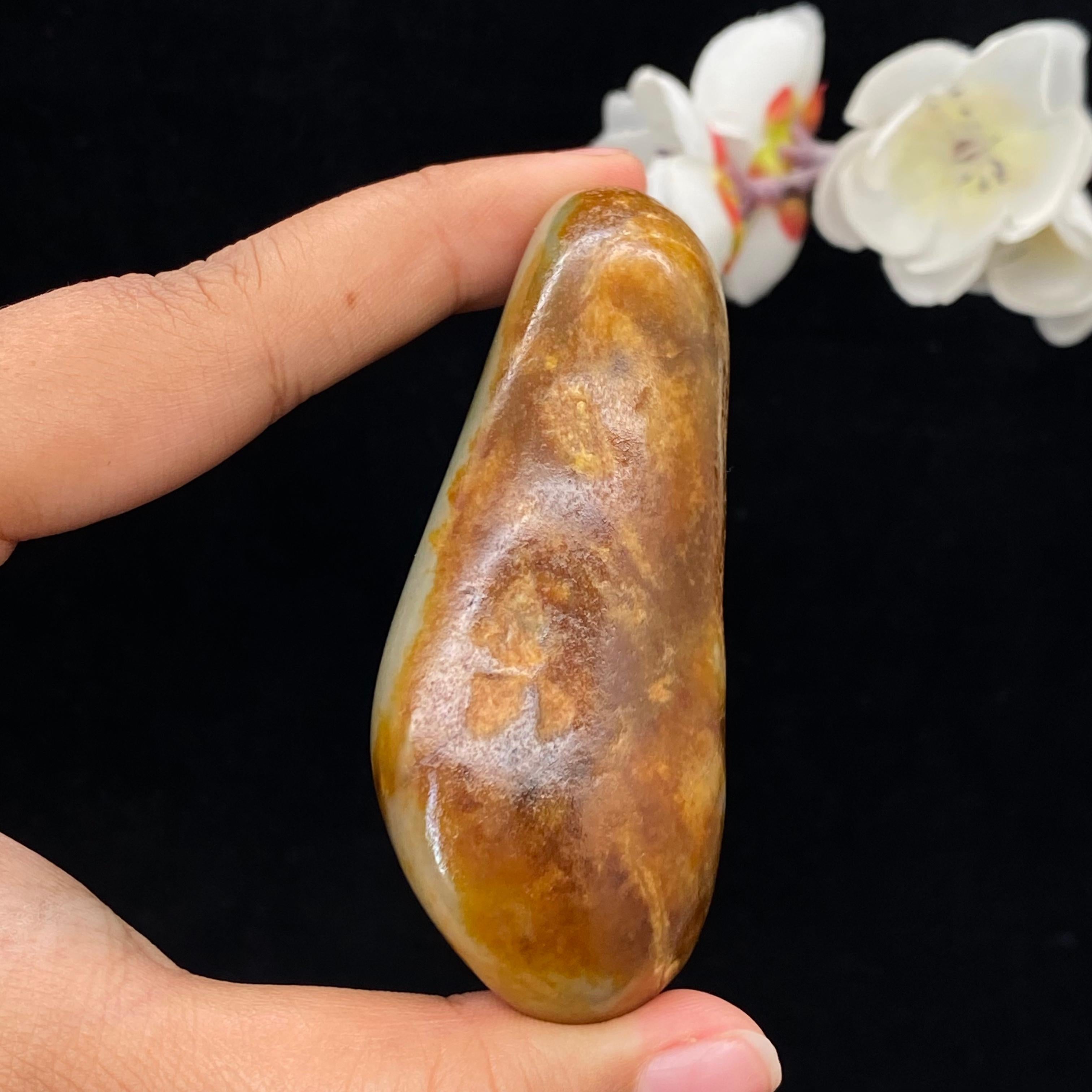和田玉聚黄皮籽料手把件（144.1g）