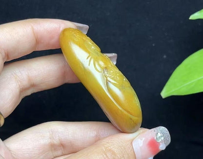 新疆和田玉籽料红沁财神（53.3g）