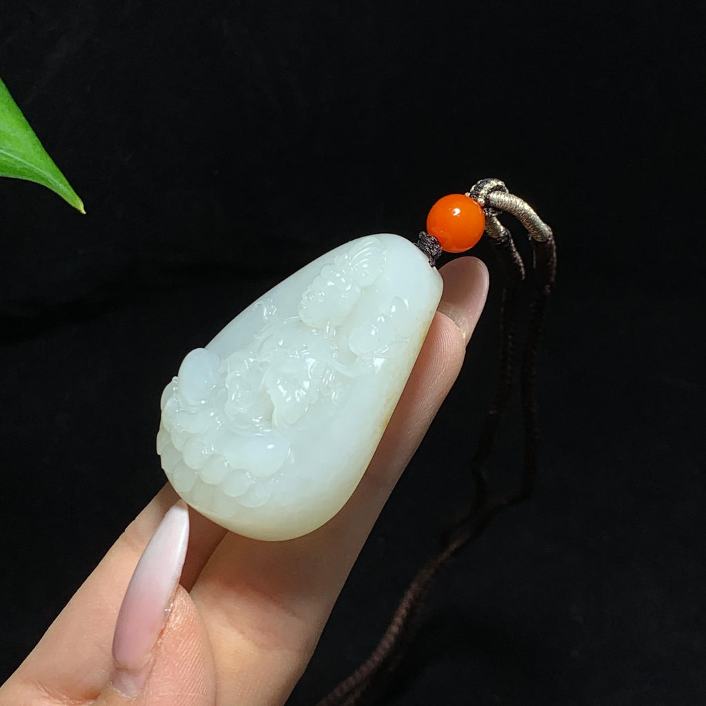 和田籽料秋梨皮白玉观音挂件（47.2g）