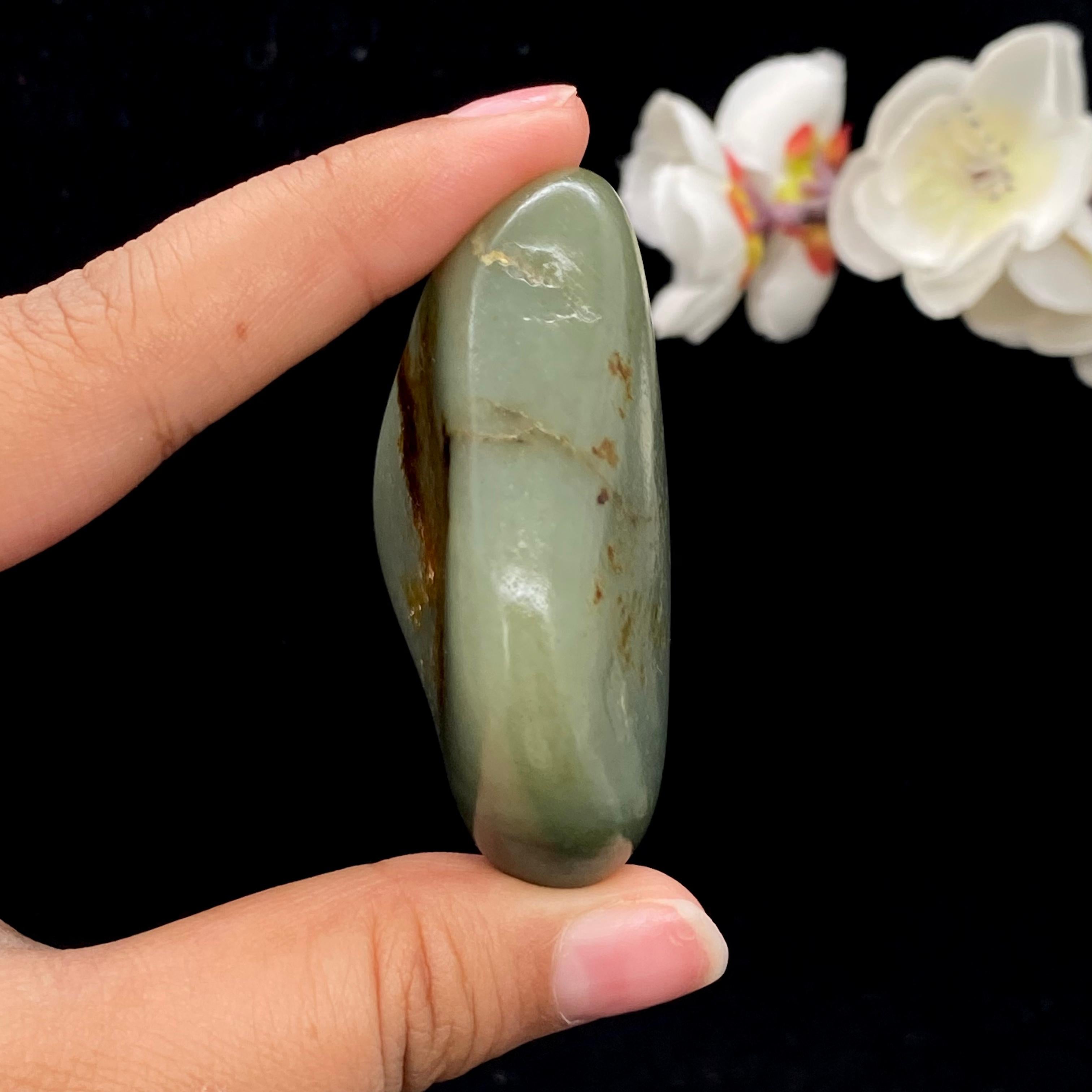 和田玉洒金皮翠青籽料手把件（94.2g）