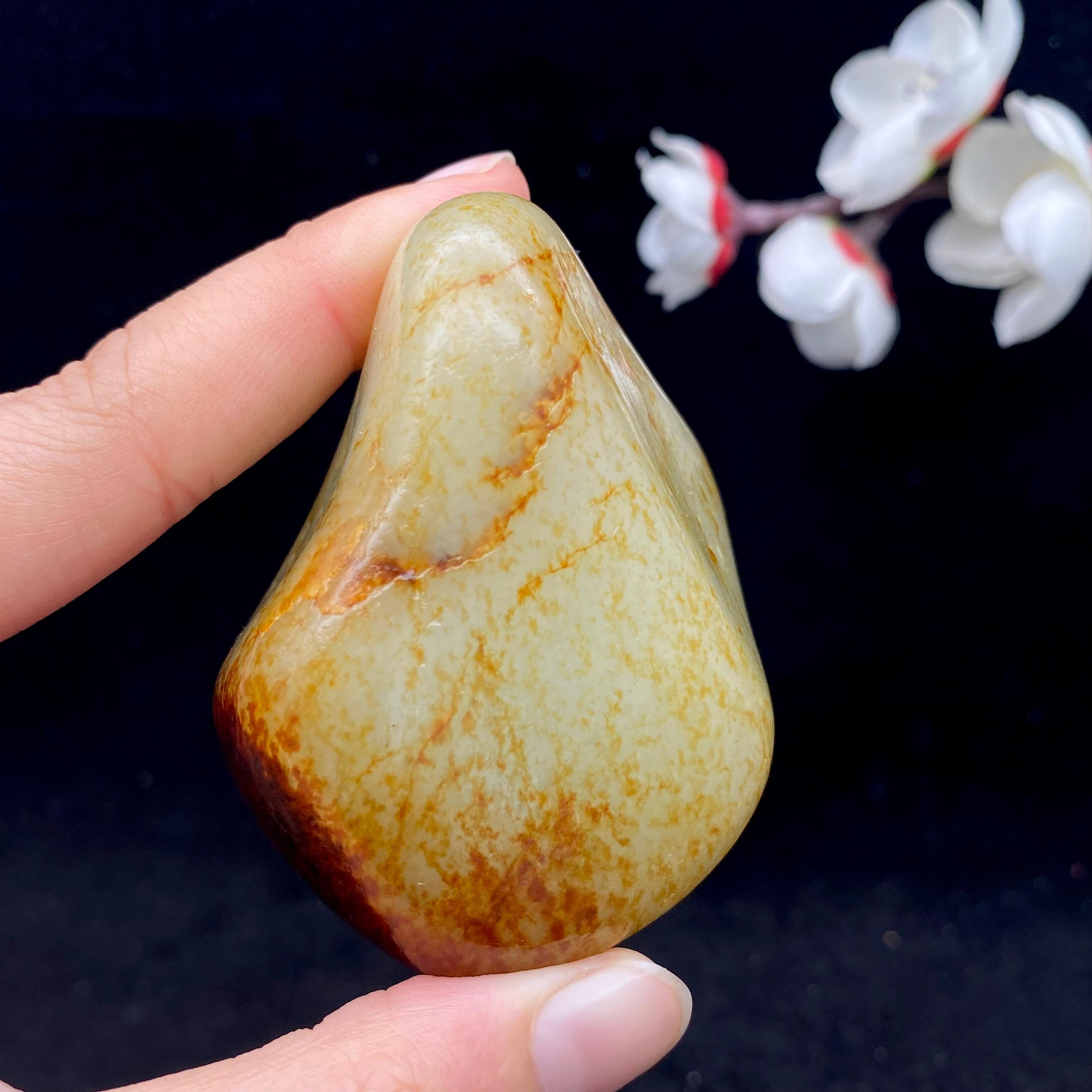 和田玉聚红皮籽料手把件（145.1g）