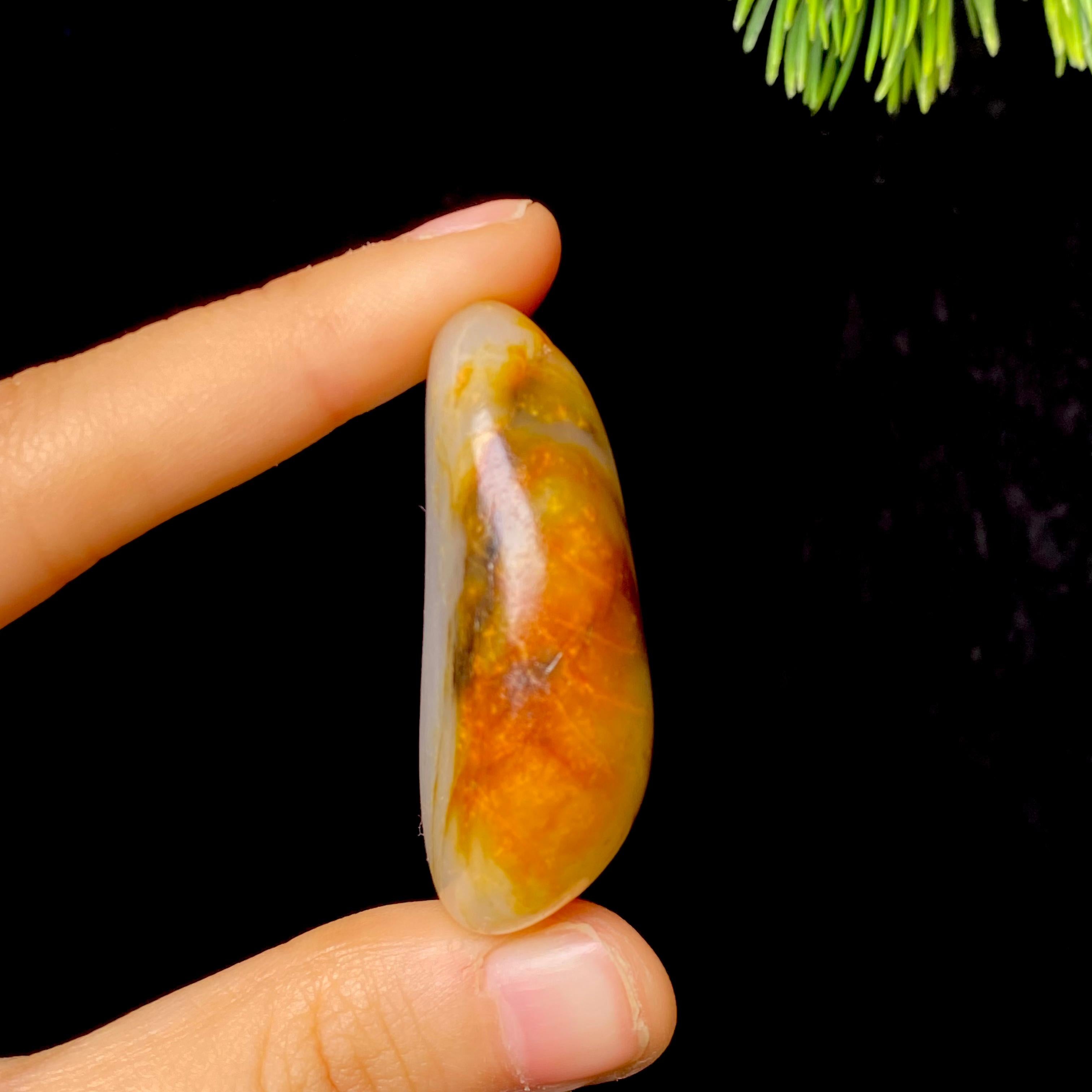 和田玉红皮籽料（32.4g）