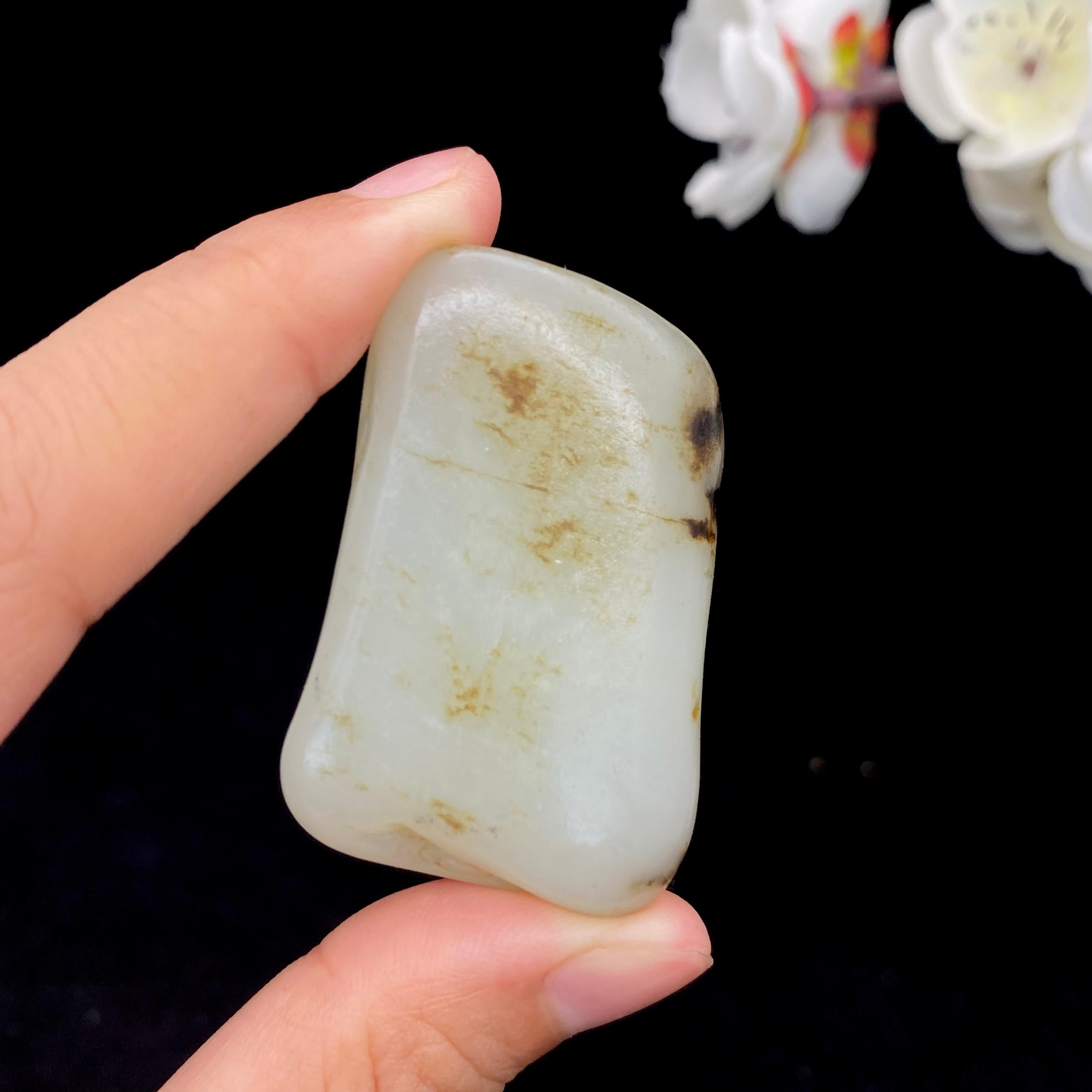 和田玉秋梨皮籽料原石（37.7g）
