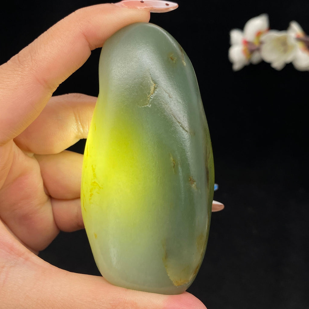和田玉青白玉带翠籽料手把件（159.2g）