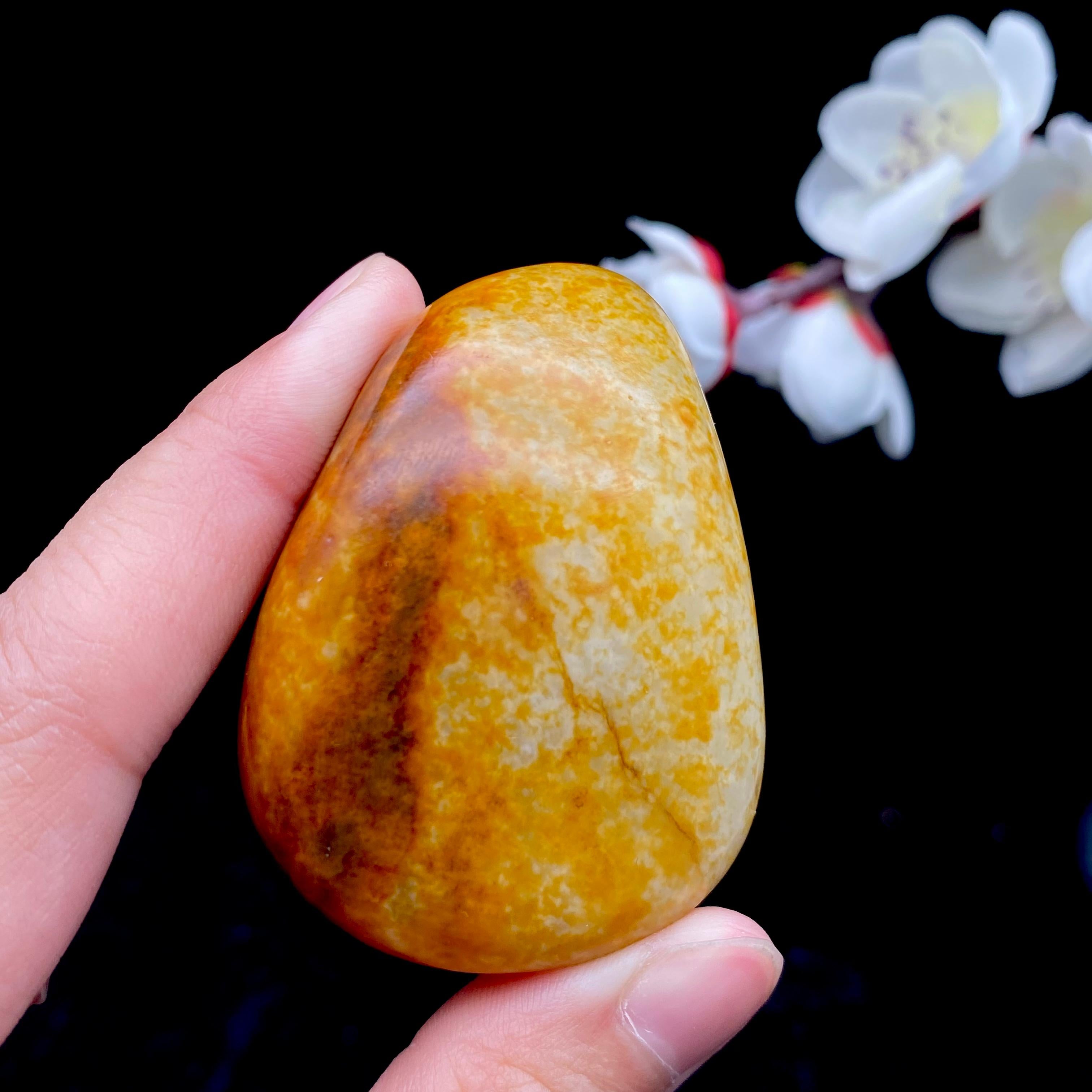 和田玉聚红皮籽料原石（98.1g）