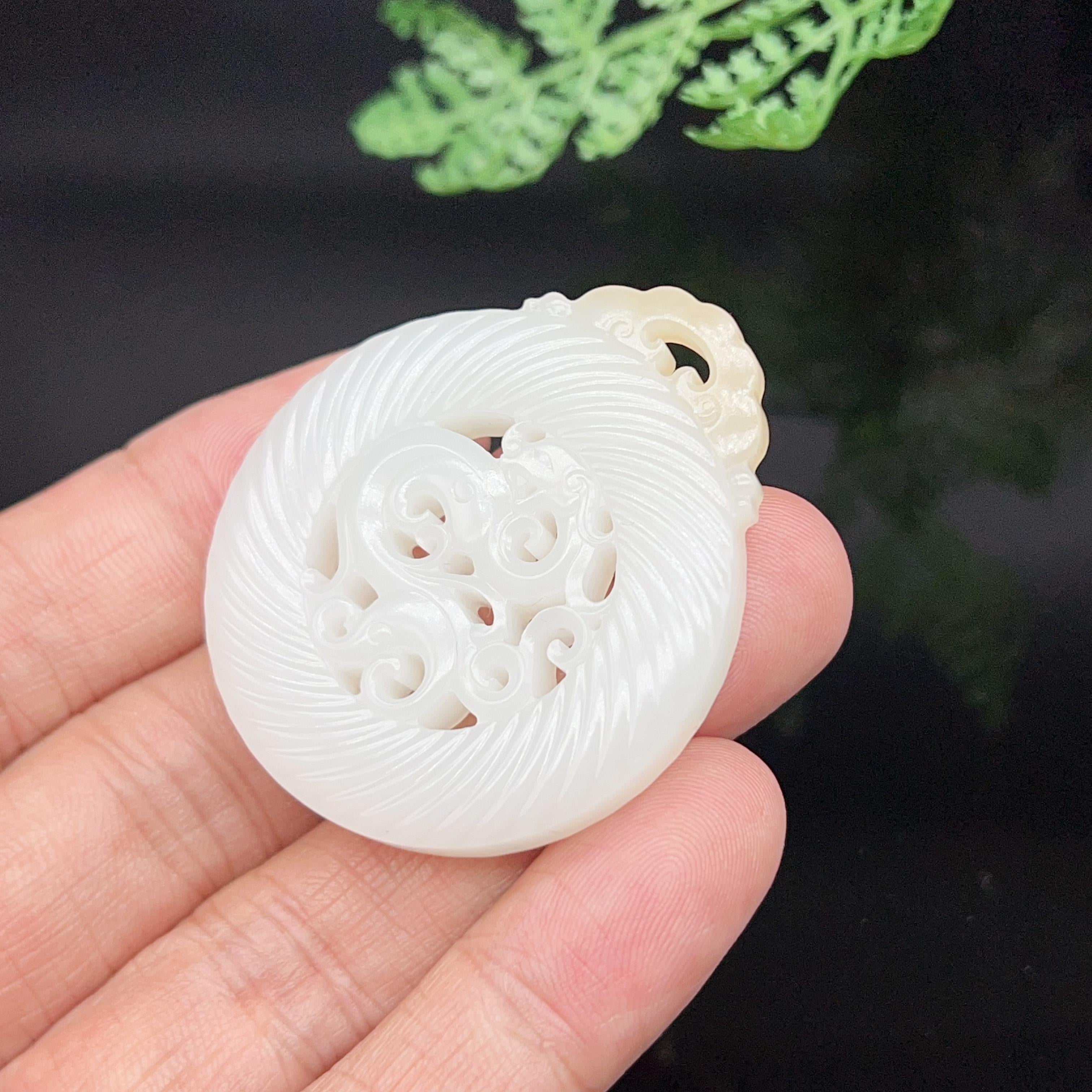 和田玉糖羊脂白玉镂空龙佩挂件（26.8g）
