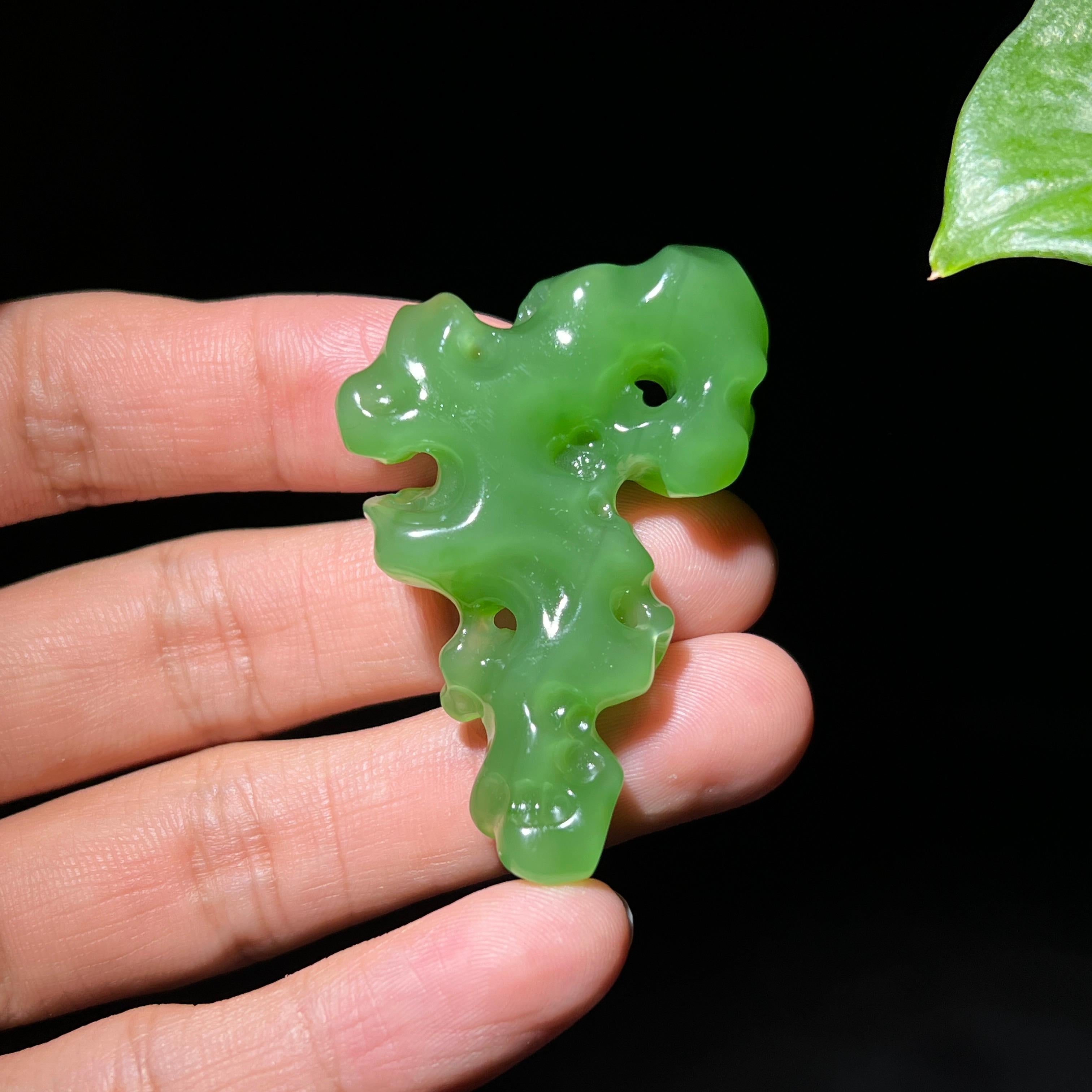 和田玉碧玉冰底苹果绿太湖石挂件（20.0g）