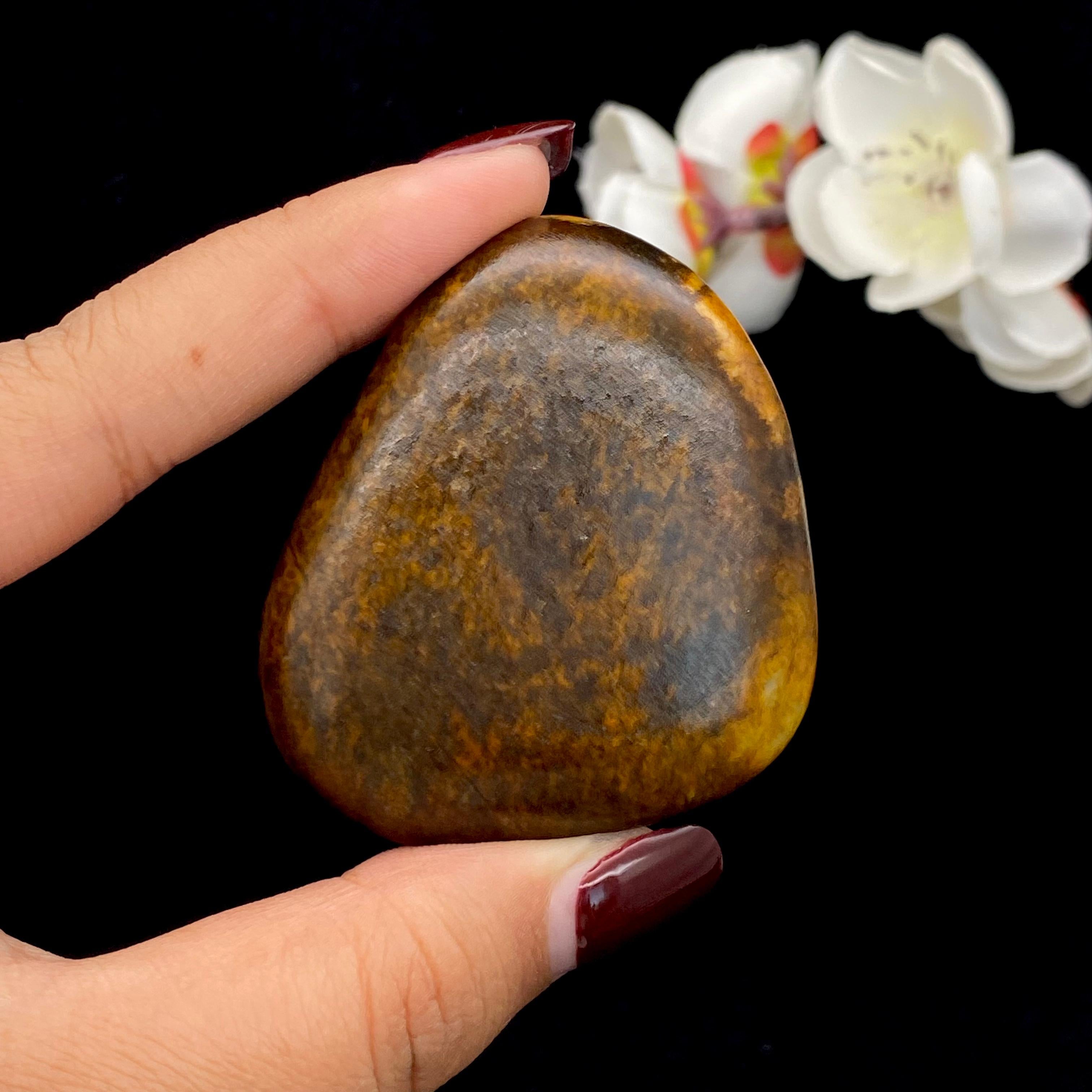 砡石　玉石　古砡　古玉　和田砡　和田玉 和田玉黄沁皮籽料原石（84.7g） – 厚德载玉