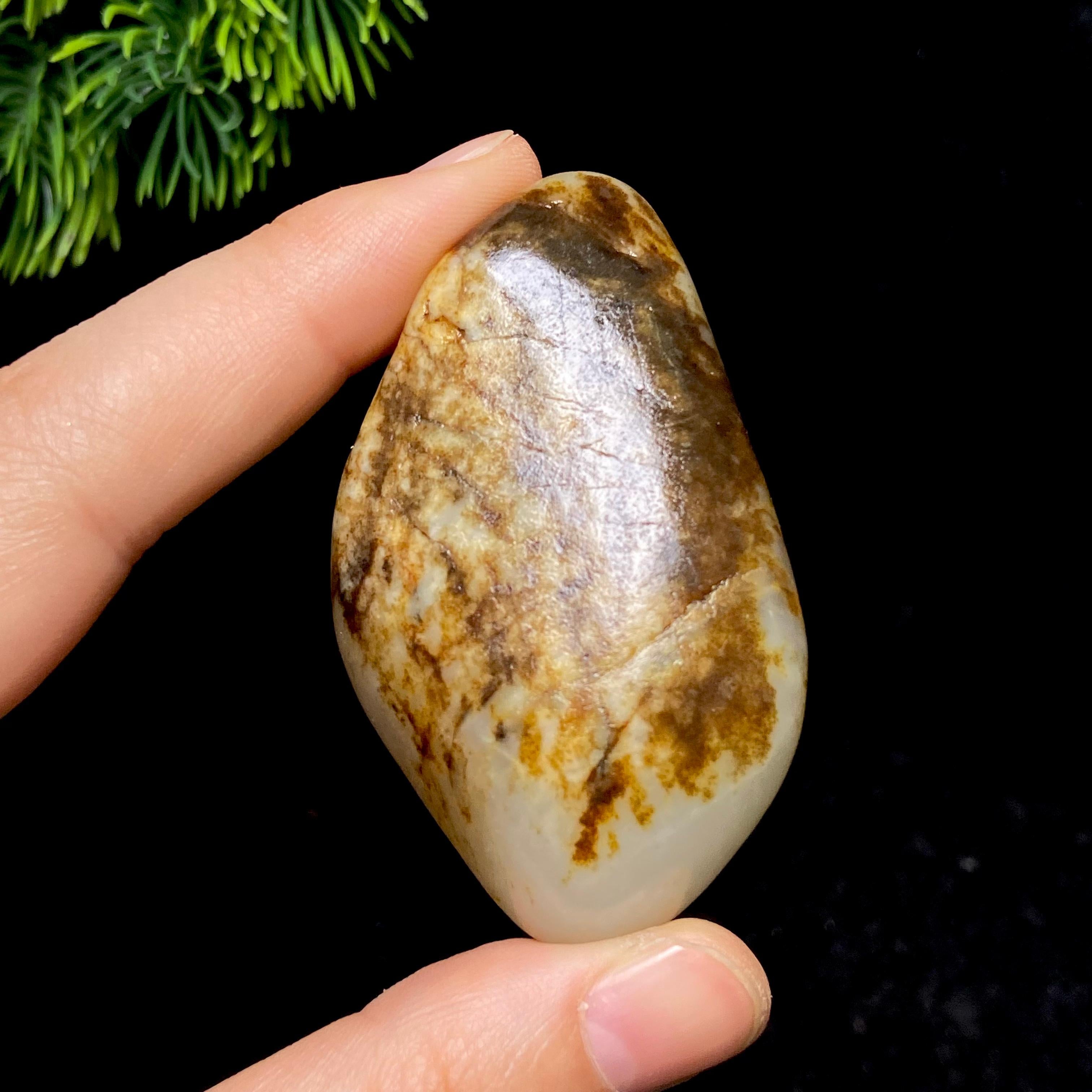 和田玉籽料无事牌（45.8g） – 厚德载玉