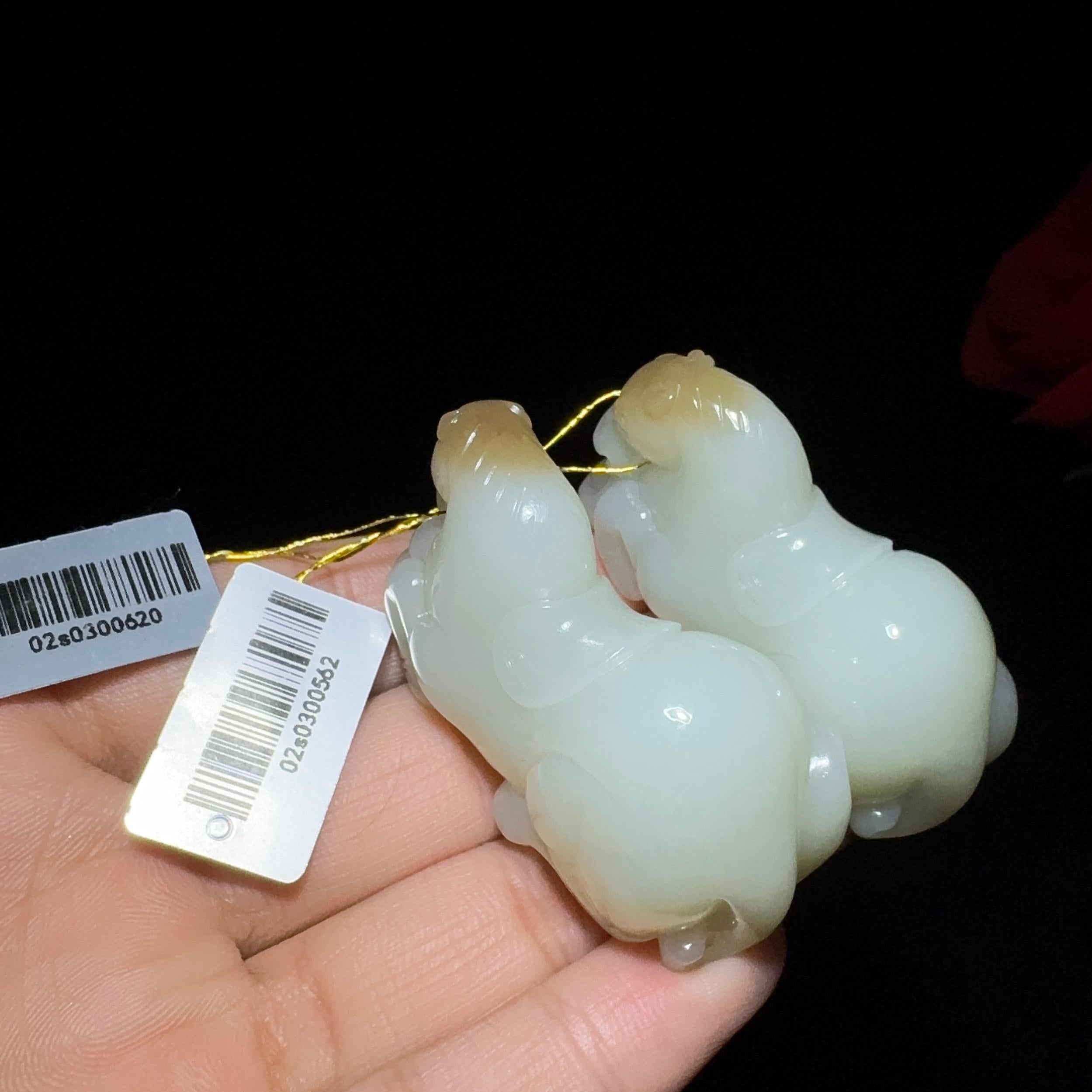 和田玉糖白小手把件马到成功（41.4g）