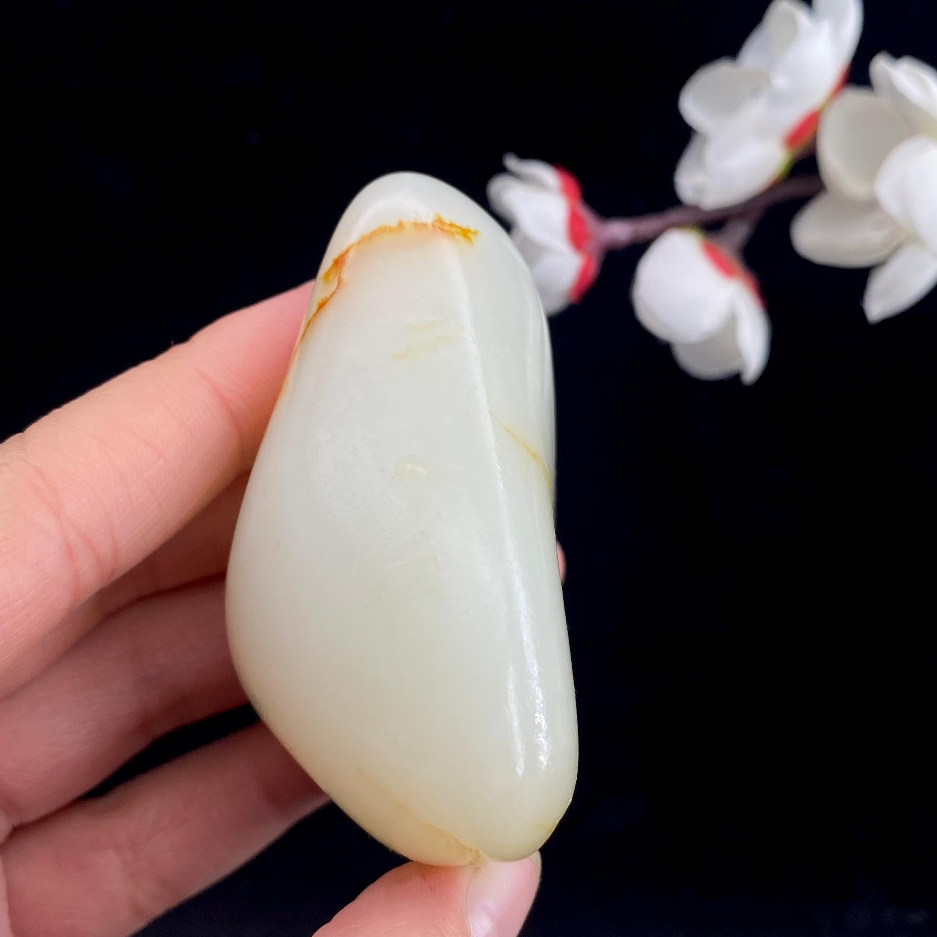 和田玉白玉带黄皮籽料原石（129.3g）