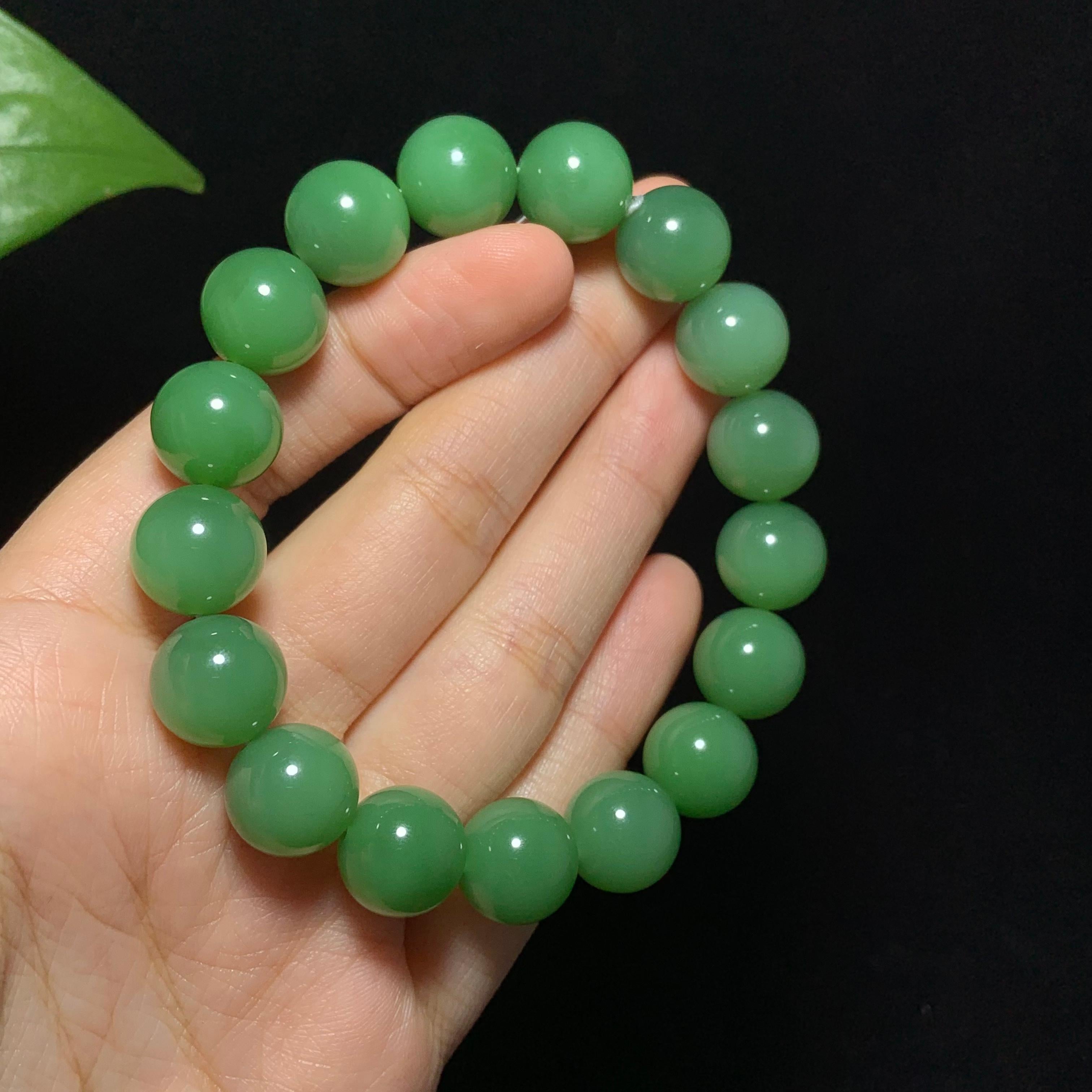收藏级碧玉粉绿圆珠手串（48.0g）