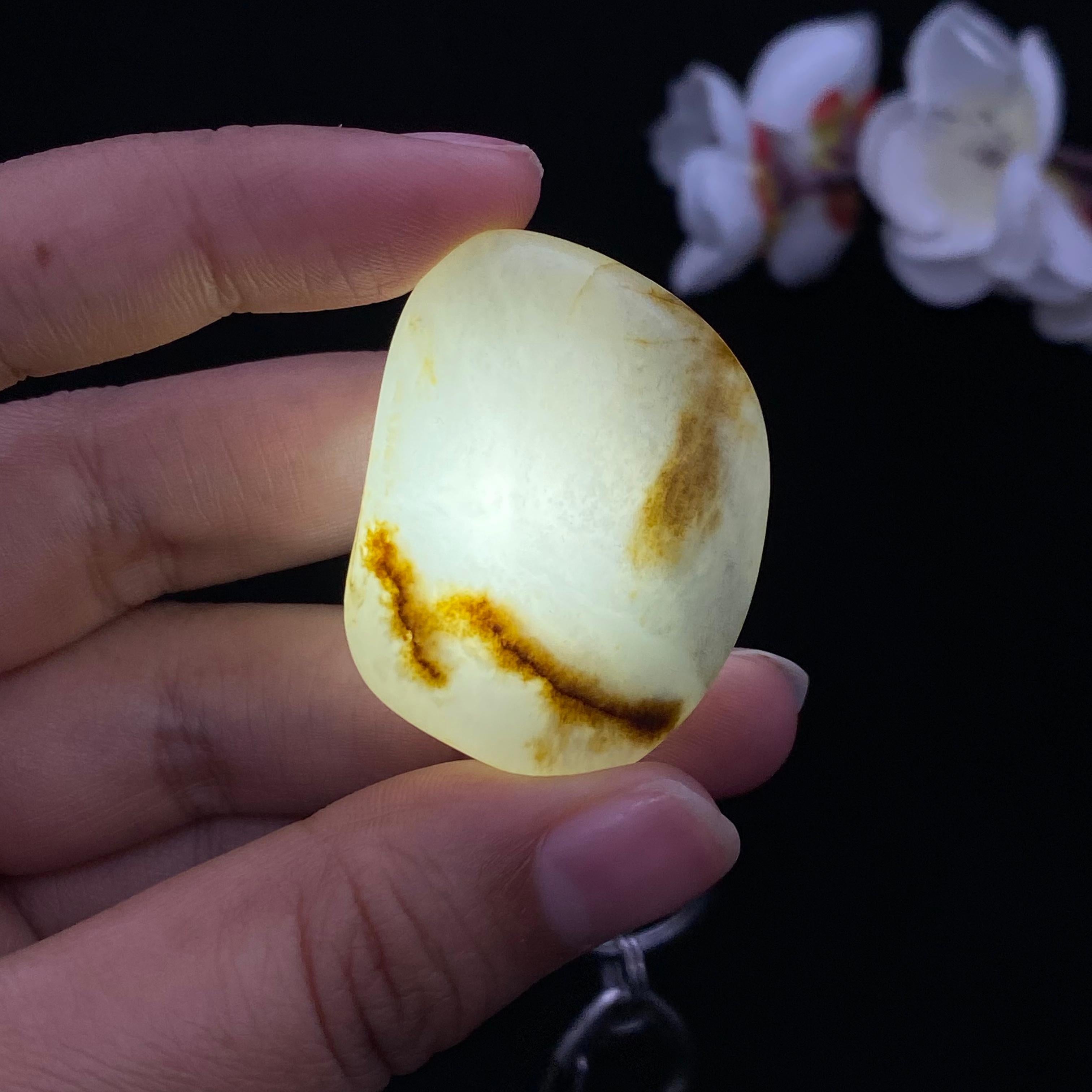 和田玉秋梨皮青花底籽料挂件（28.7g）