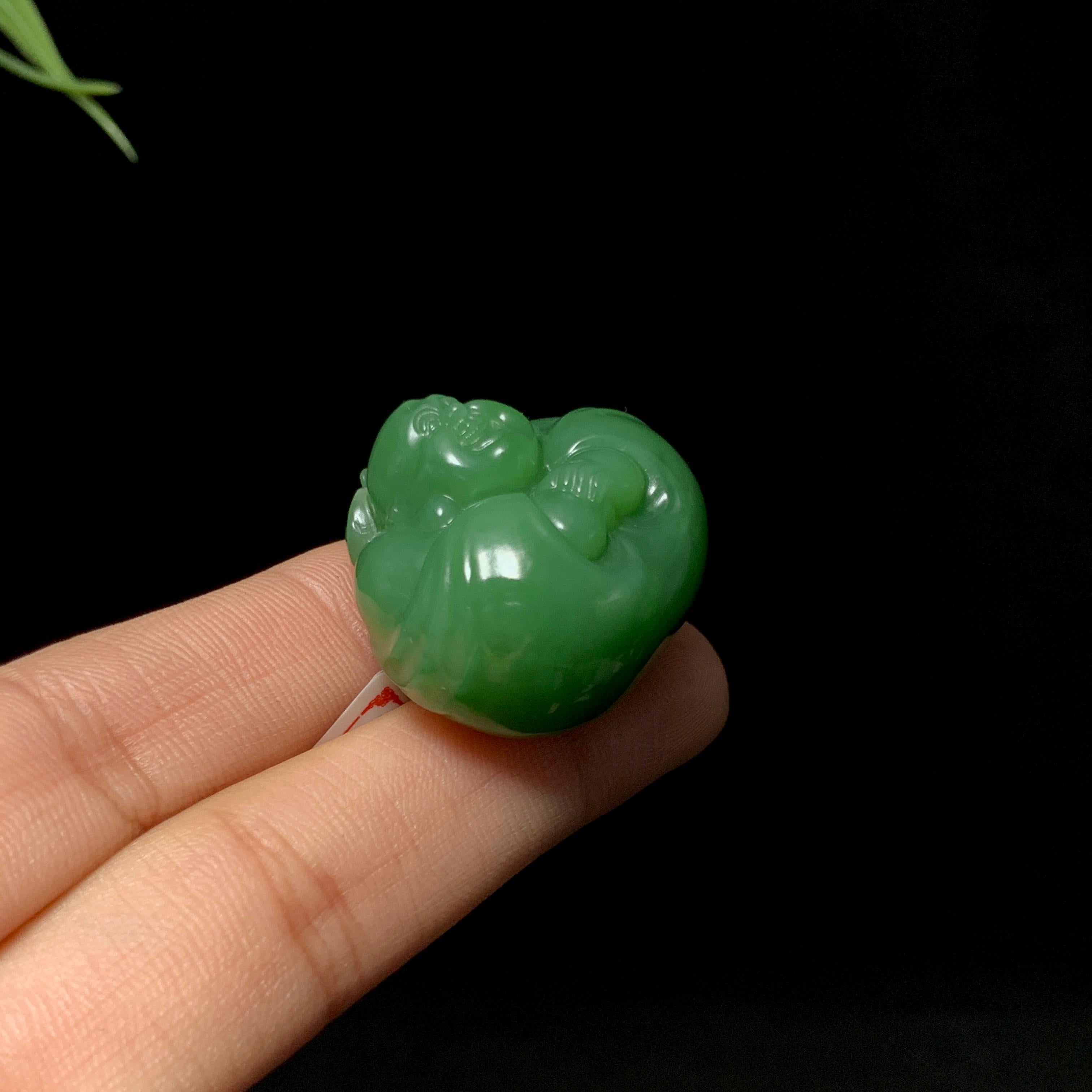 收藏级和田玉碧玉粉绿佛公（24.8g）