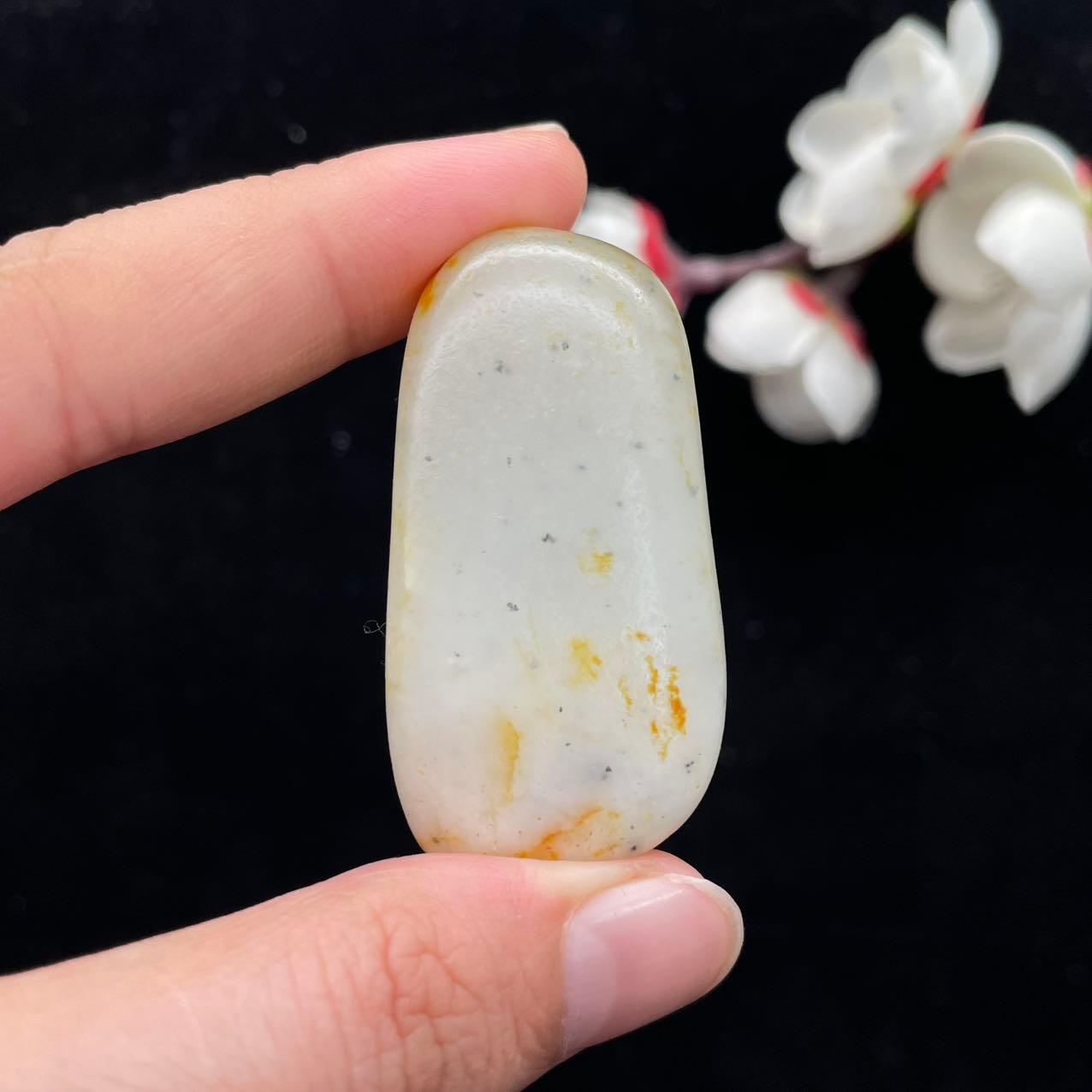 和田玉点墨青花籽料（37.8g）