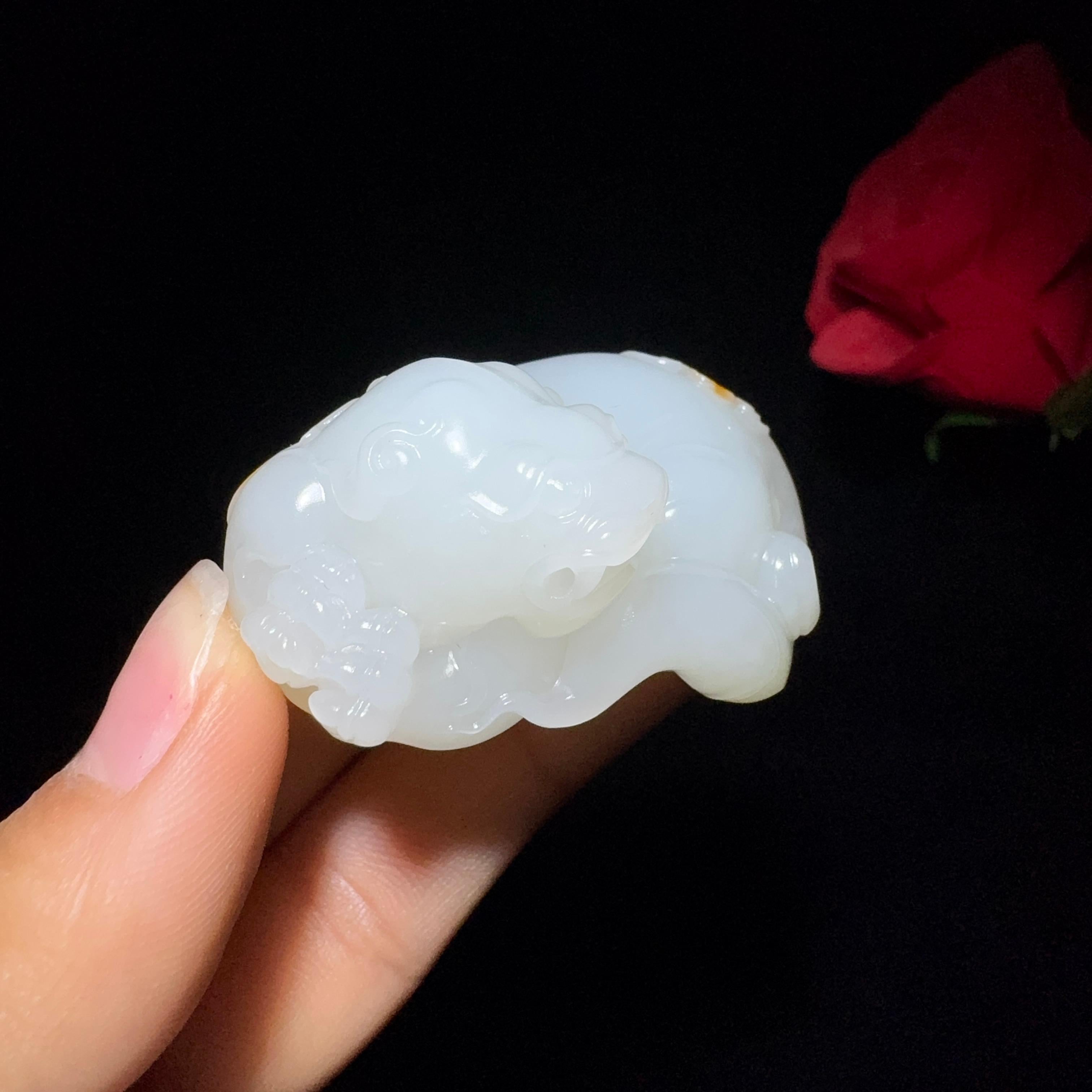 秒杀和田玉籽料貔貅小手把（62.8g）