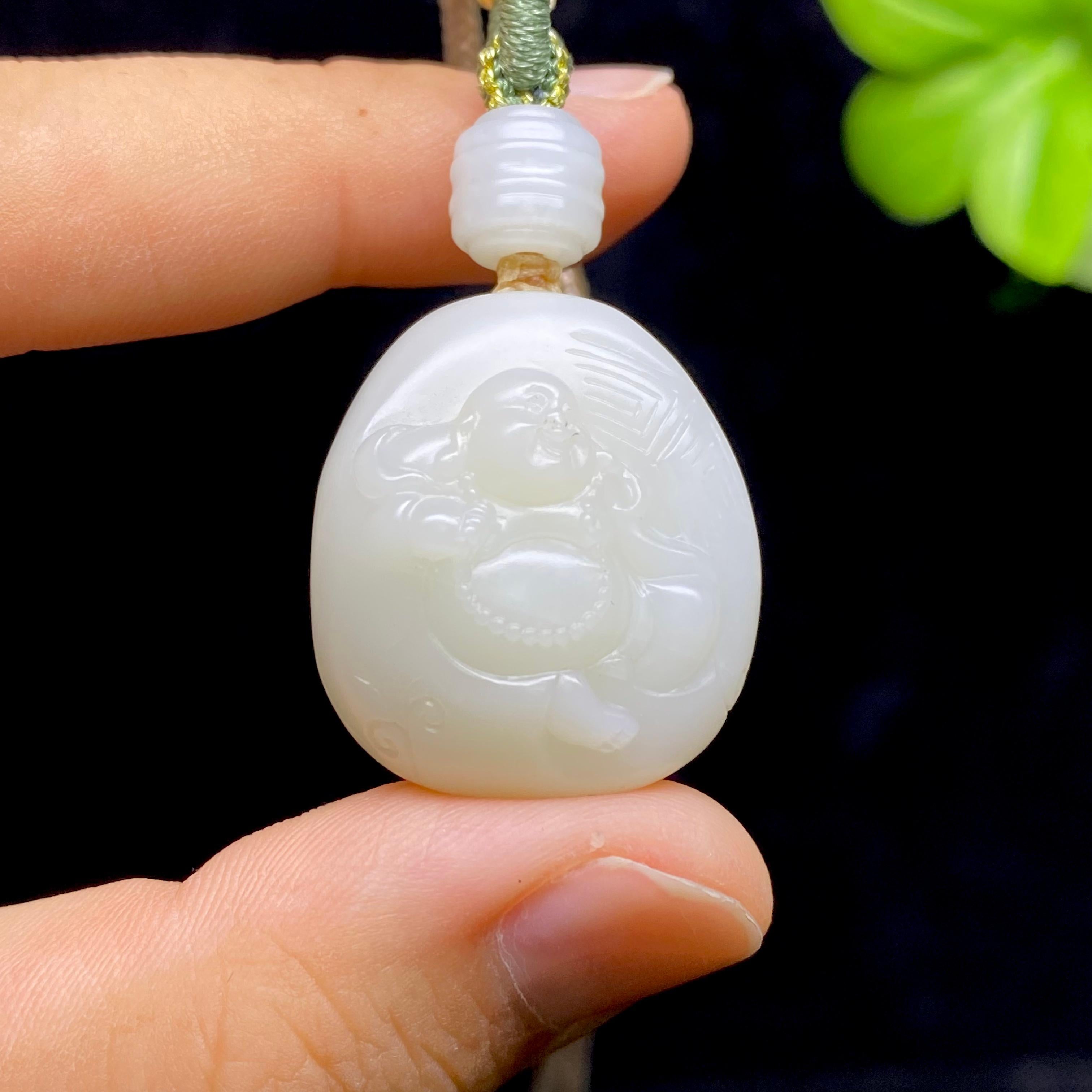 和田玉新疆且末米达料佛公（15.2g）