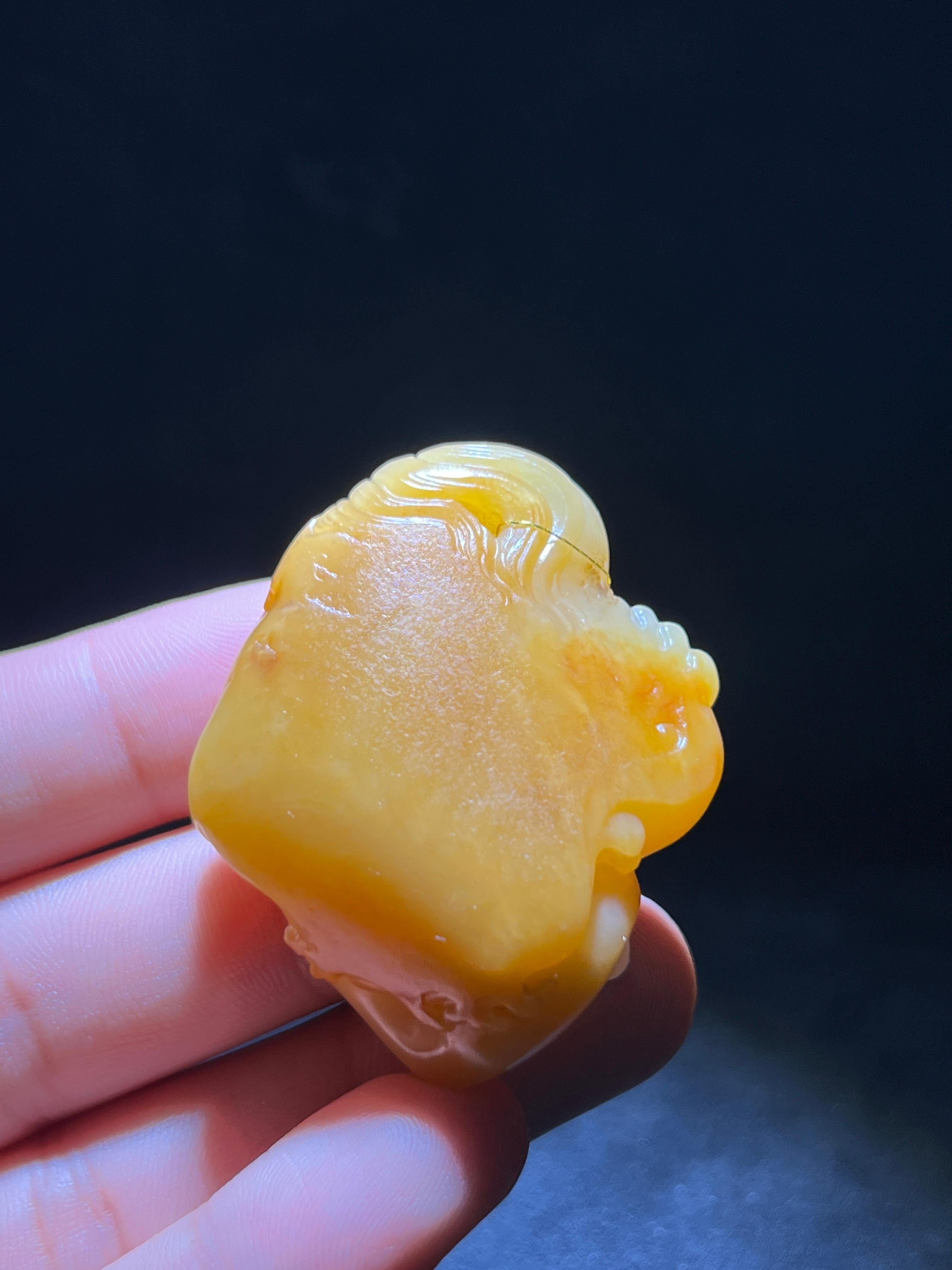 和田玉籽料黄沁龙（37.7g）