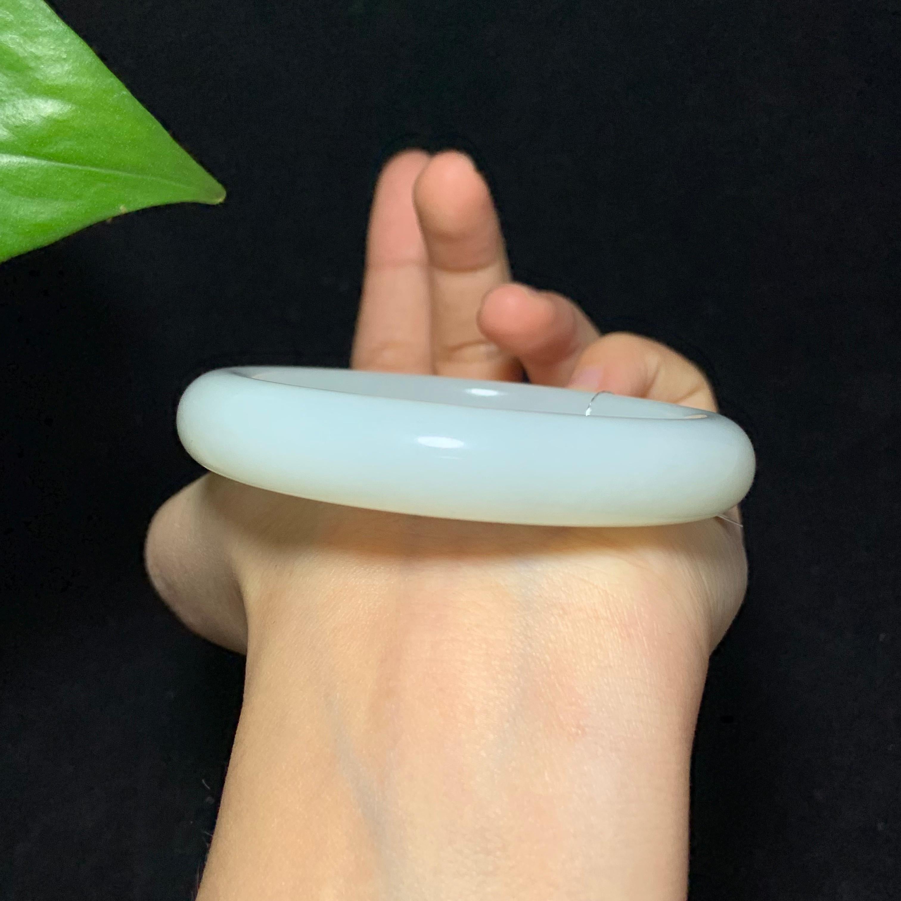 收藏级和田山料羊脂白玉手镯（56.0g）