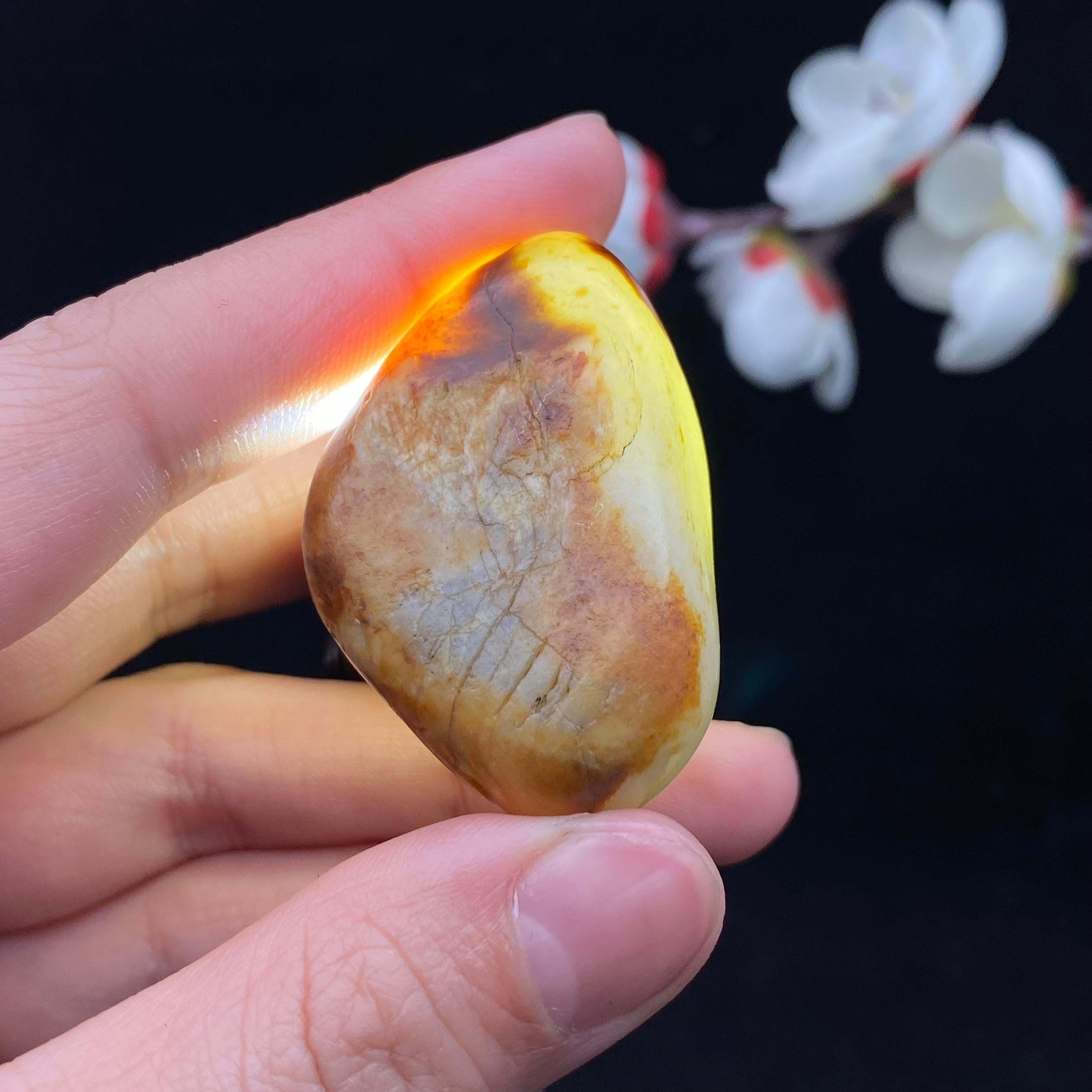 和田玉聚红皮籽料（28.4g）