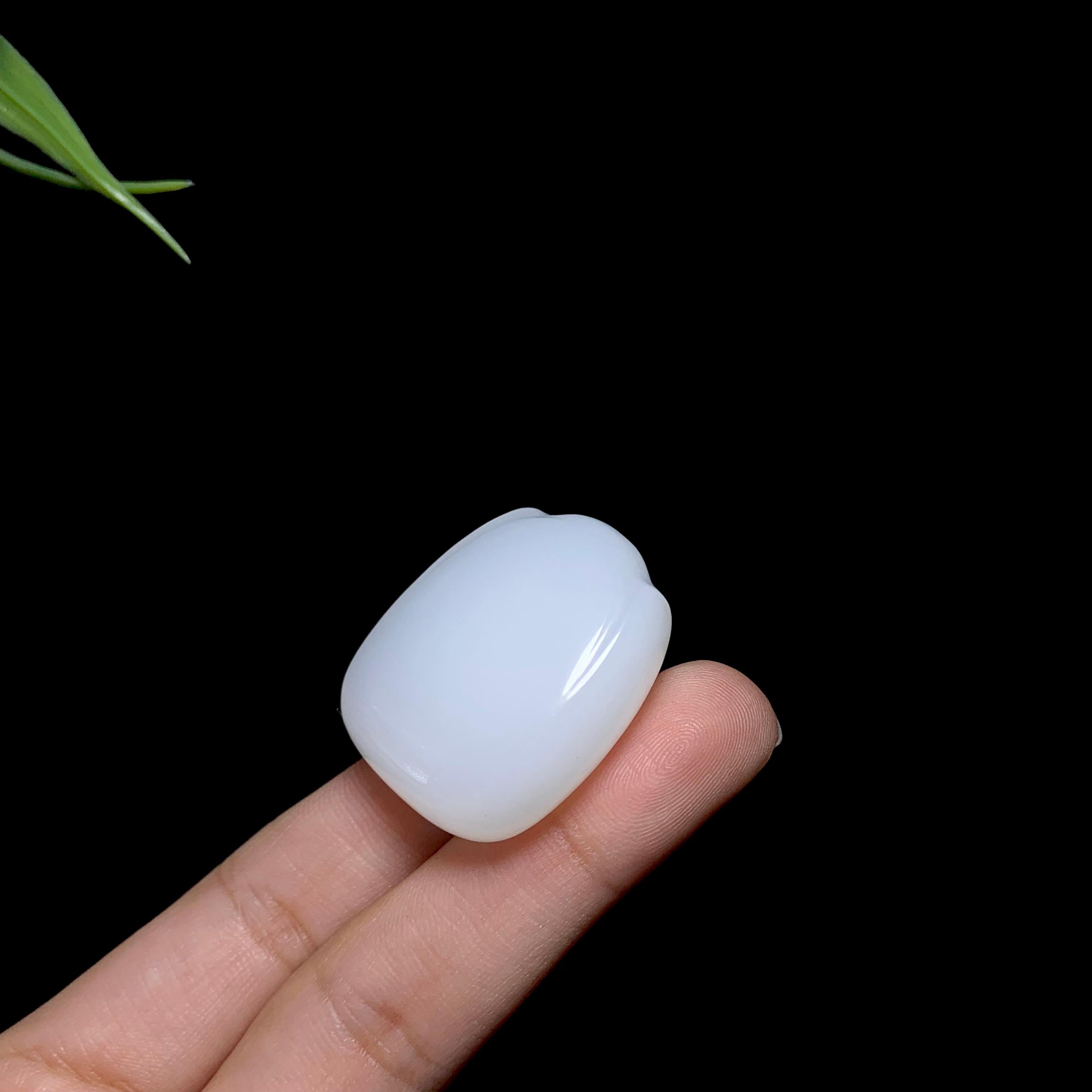 和田冰底白玉无事牌（23.4g）