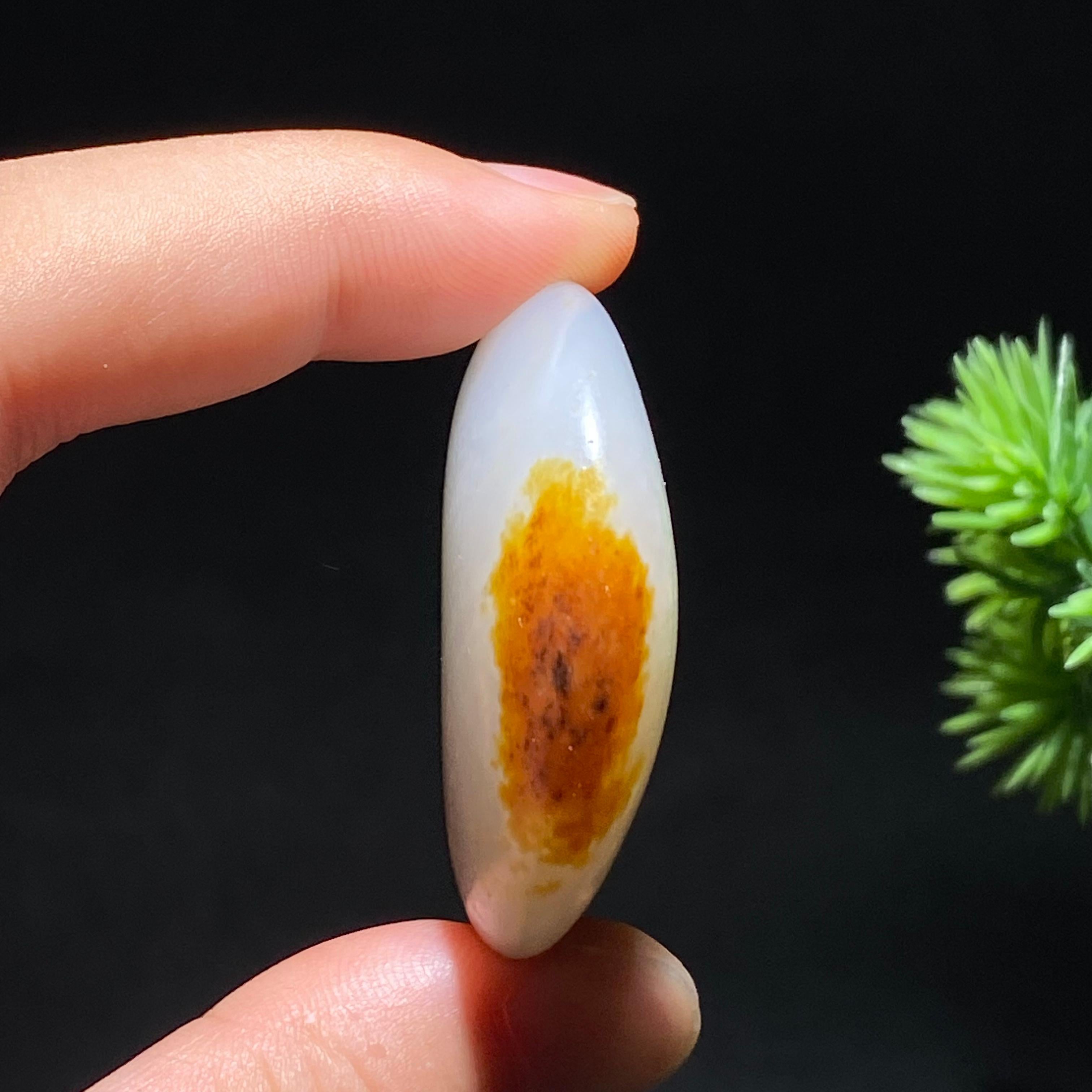 和田玉聚红皮籽料原石（25.1g）