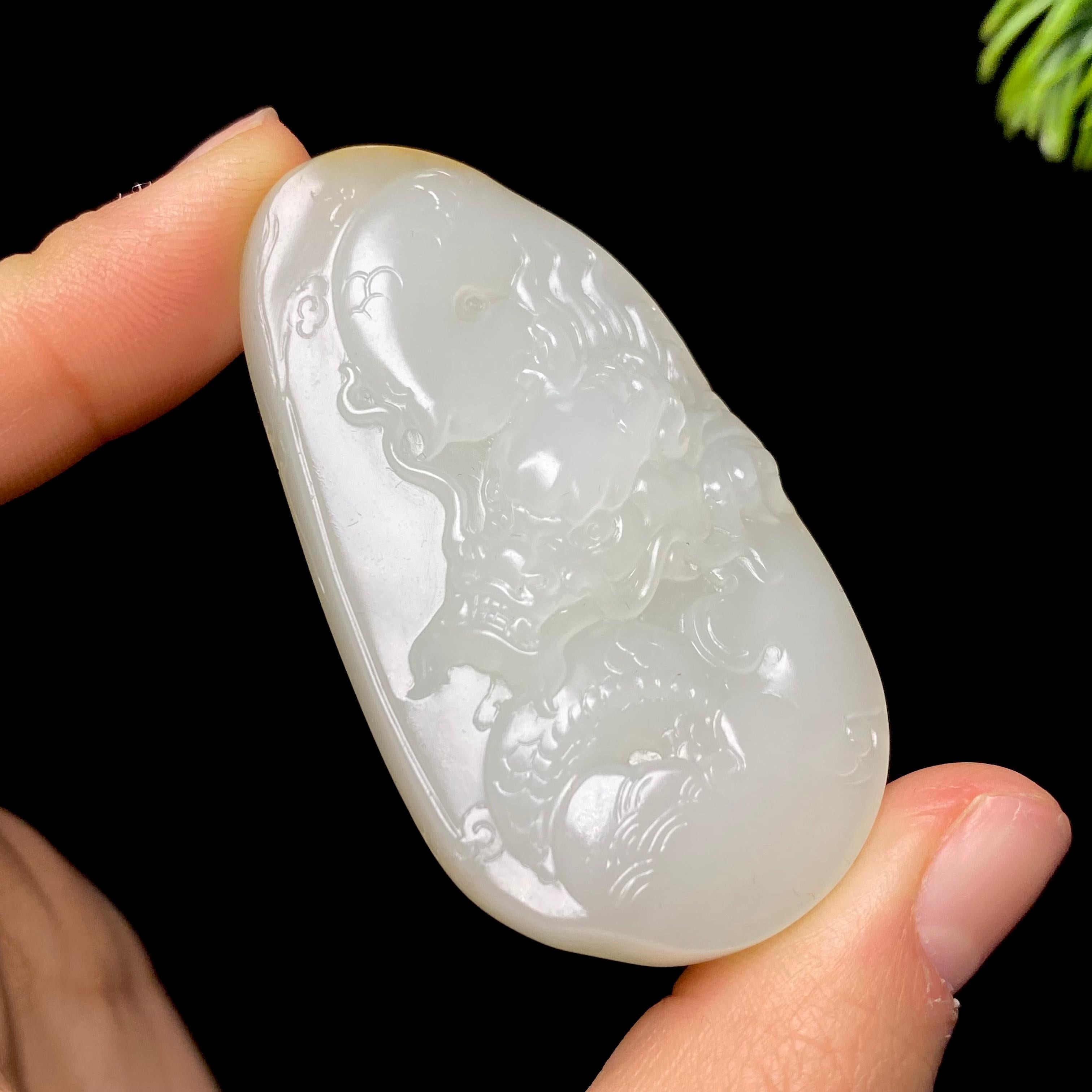 和田玉籽料龙行天下（38.7g）