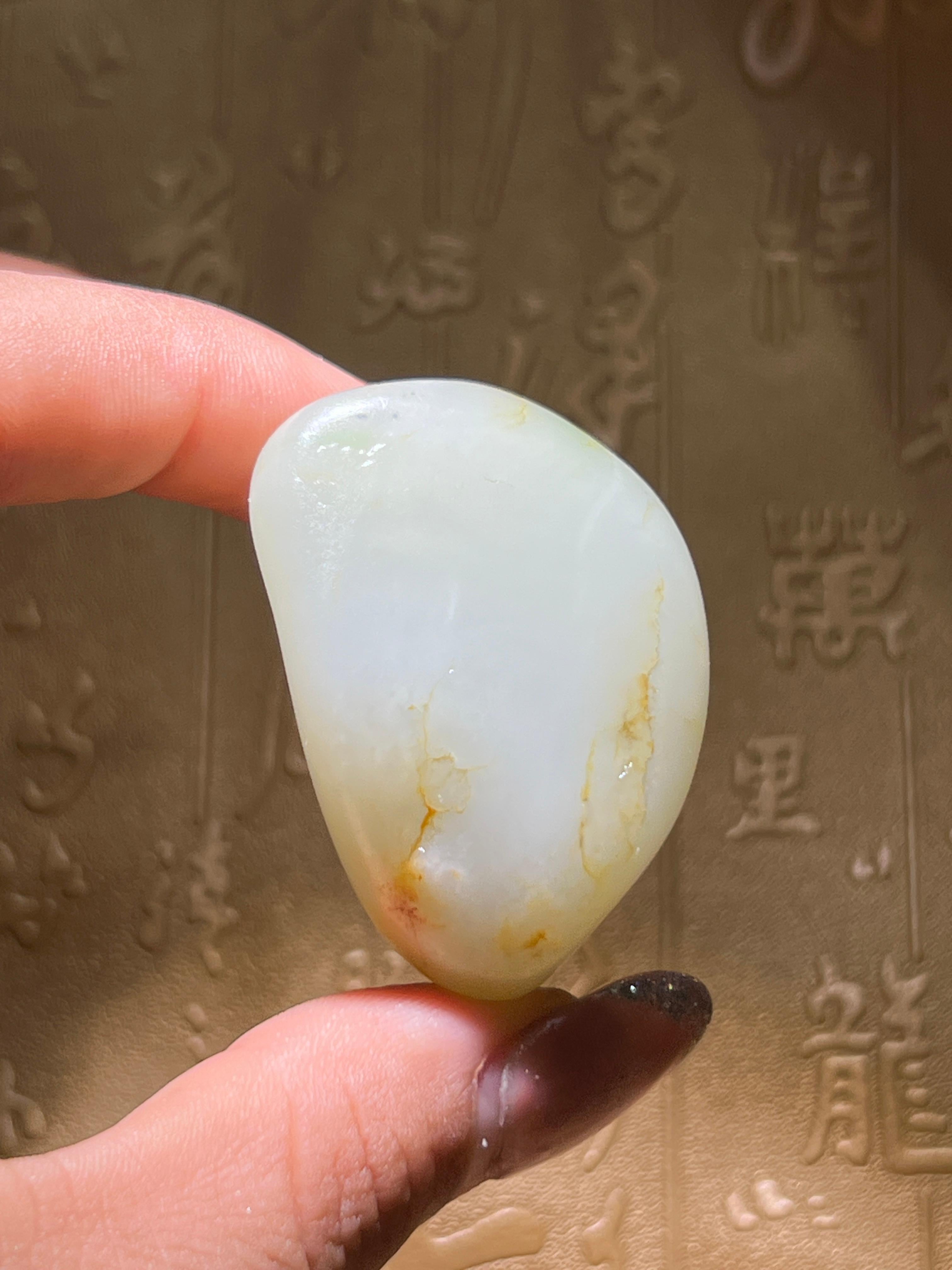 和田白玉带翠籽料（67.0g）