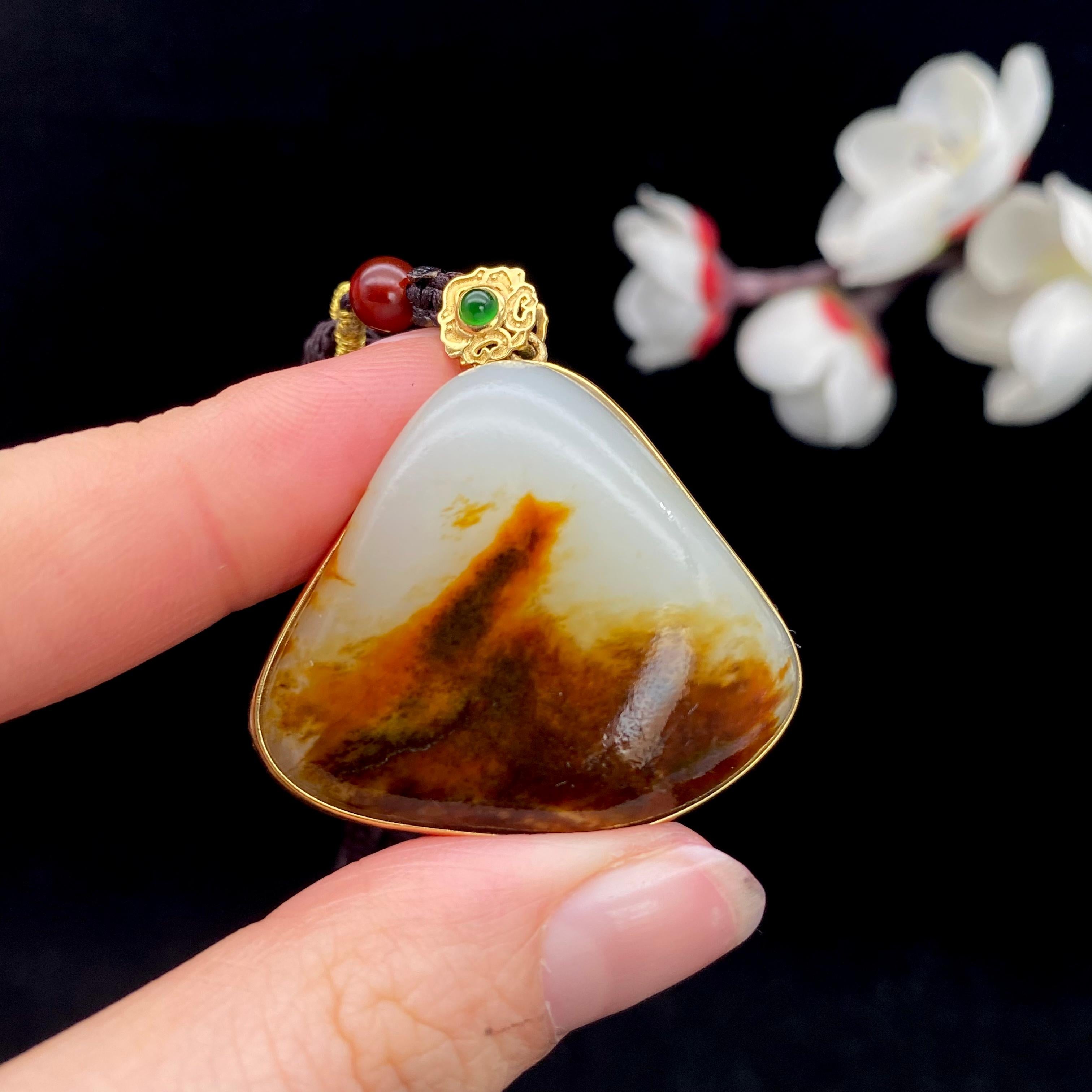 和田玉聚红皮籽料包金挂件（32.2g）