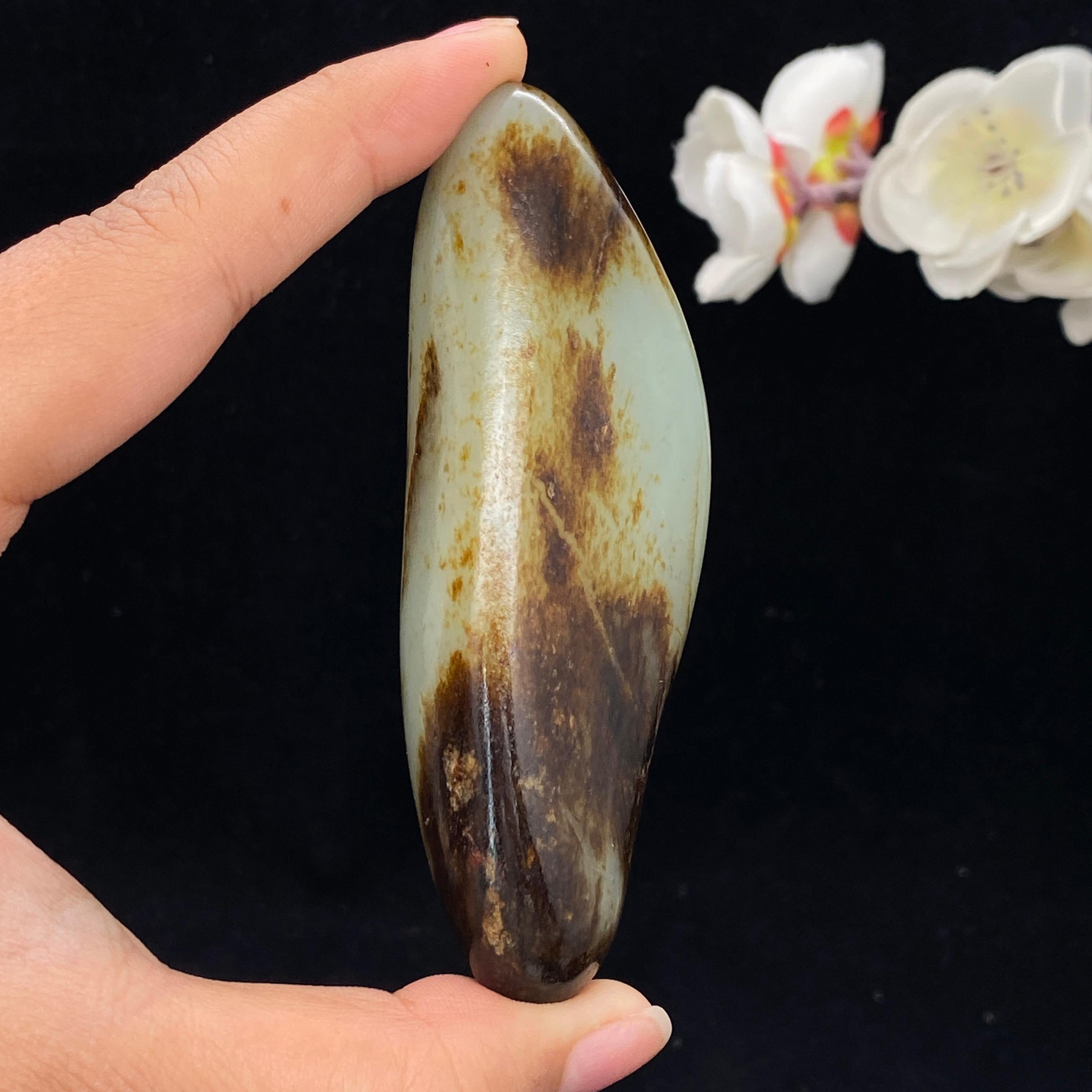 和田玉秋梨皮籽料手把件（117.3g）