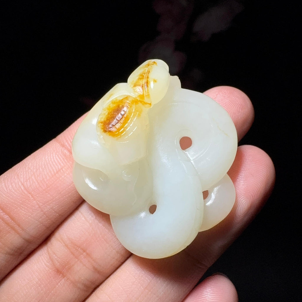 和田玉籽料挂件蛇（15.8g）