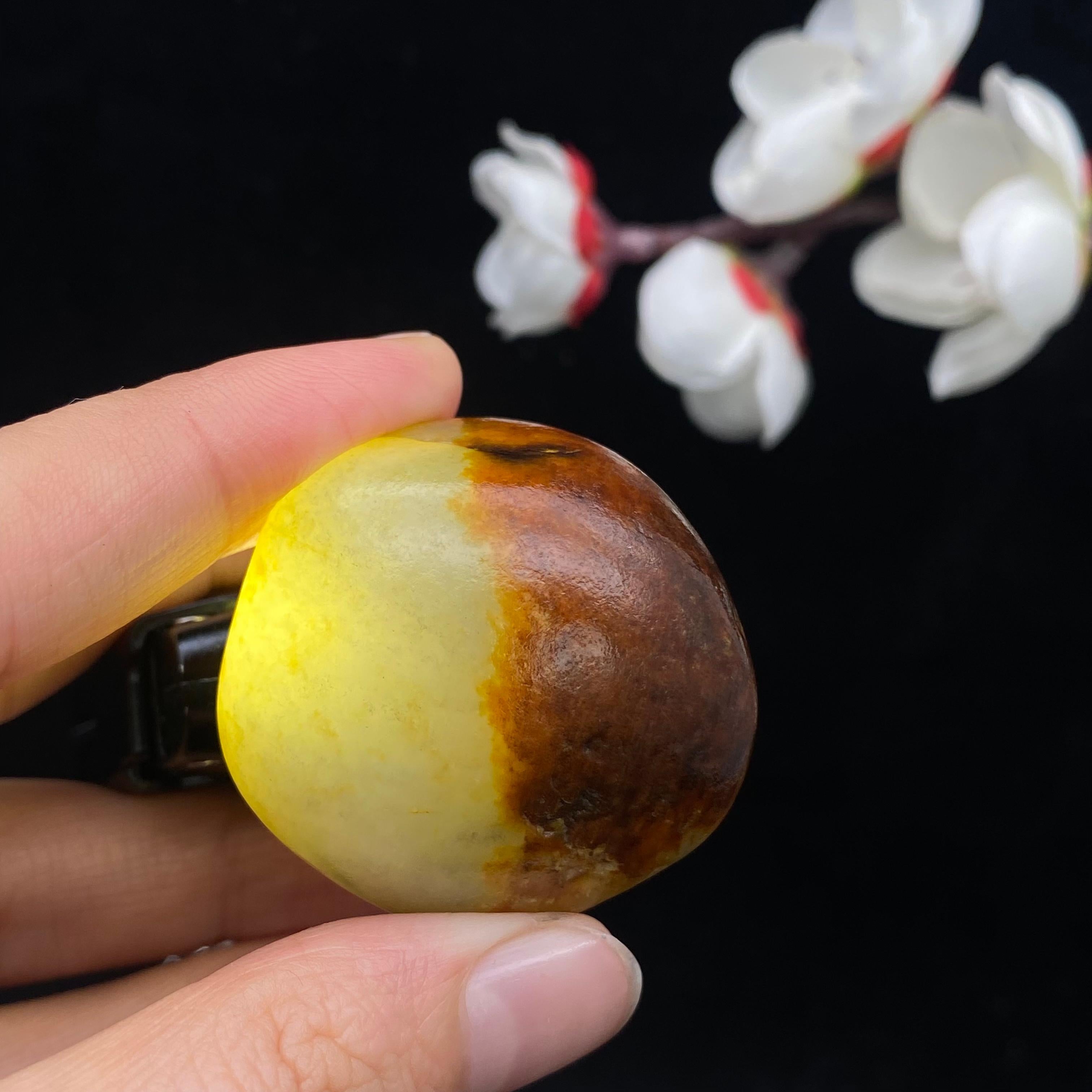 【超值推荐】和田玉聚红皮青花底籽料挂件（41.8g）