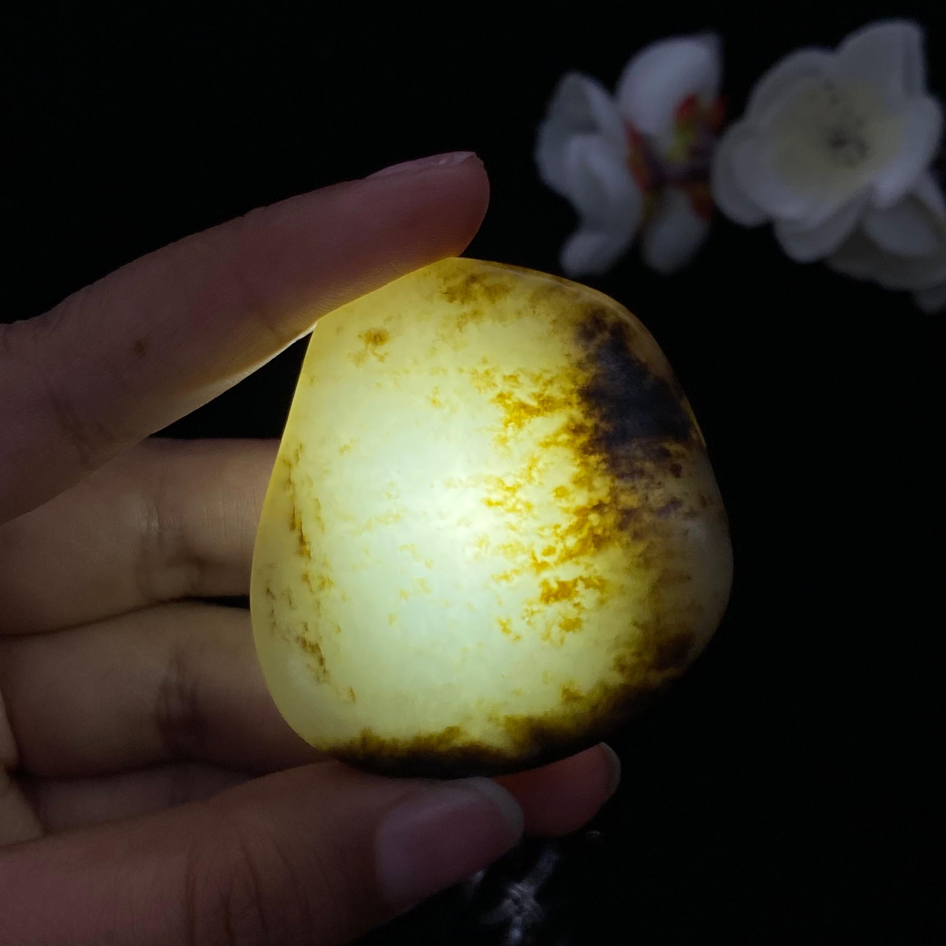 和田玉秋梨黑皮籽料挂件（48.8g）
