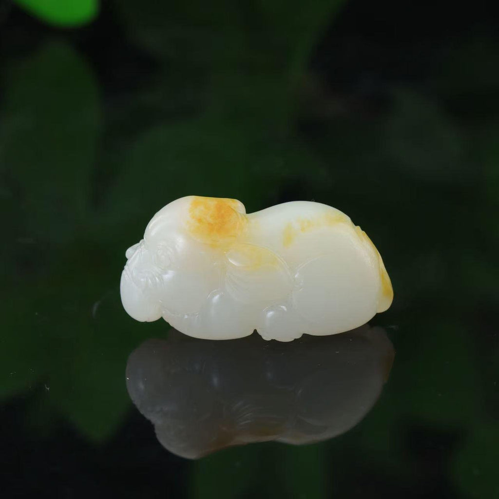 和田玉洒金皮籽料太平有象挂坠（18.1g）
