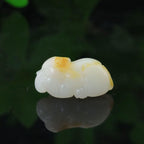 和田玉洒金皮籽料太平有象挂坠（18.1g）