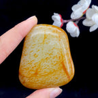 和田玉满洒红皮籽料原石（103.7g）