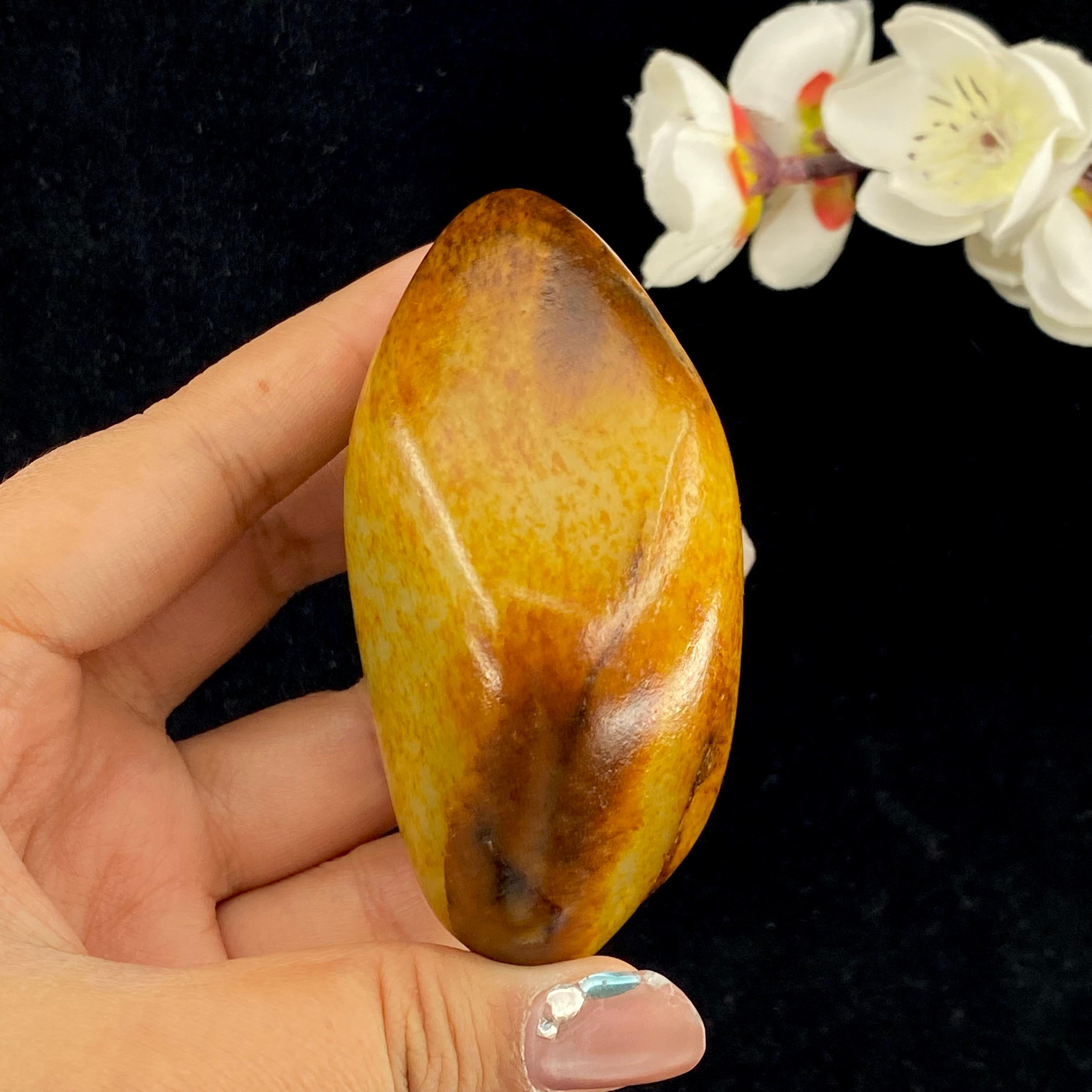 和田玉洒红皮籽料原石（245.5g）