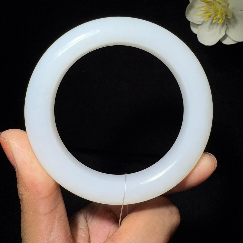和田玉精品白玉手镯（65.3g）