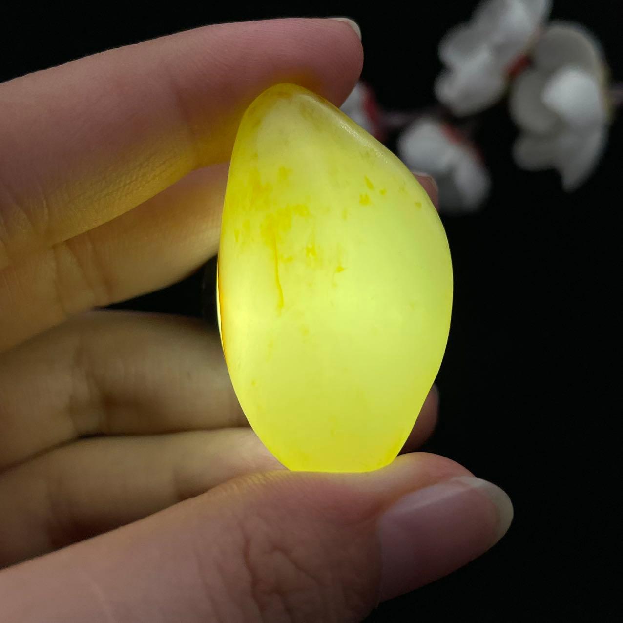和田玉青白玉带黄皮籽料（23.2g）