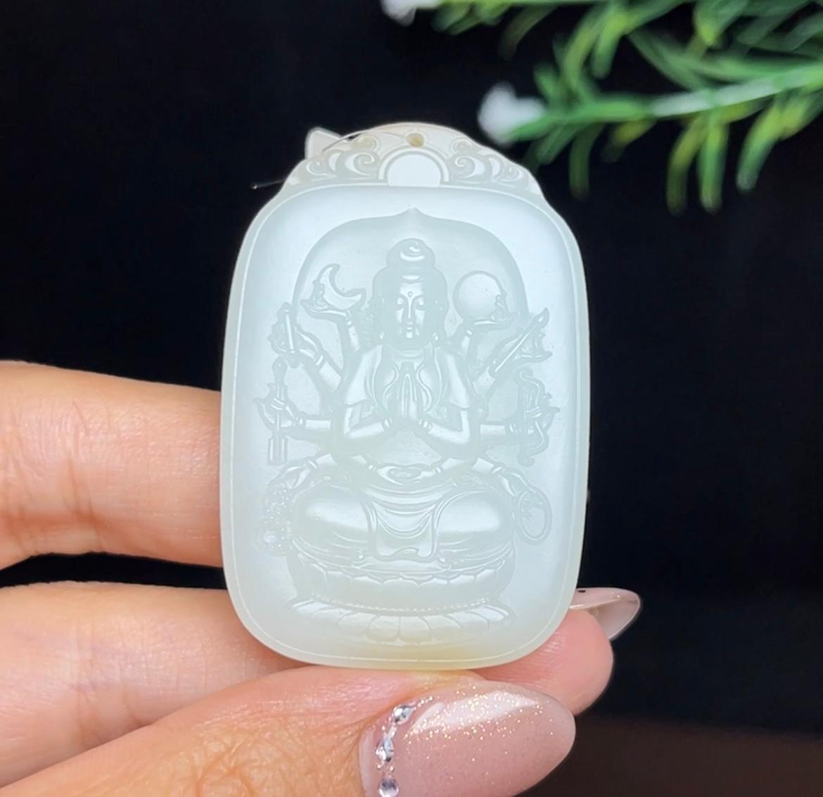 和田玉且末糖白羊脂玉千手观音（33.3g）