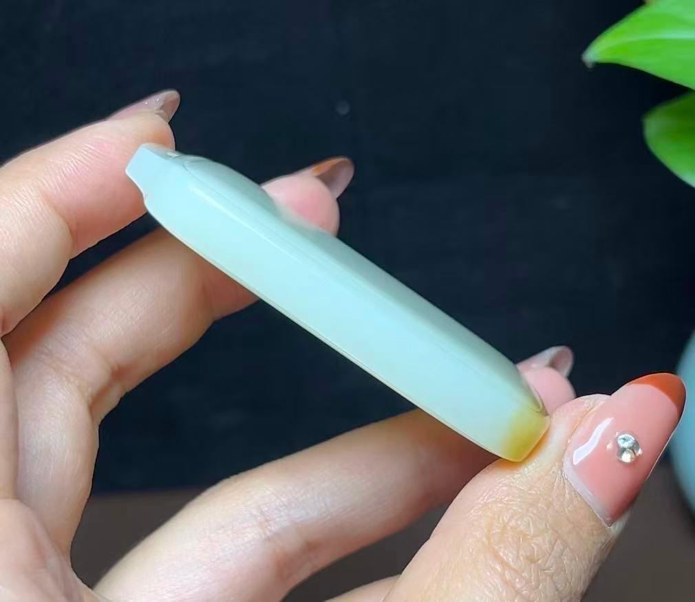 新疆和田玉且末料平安无事牌（49.3g）