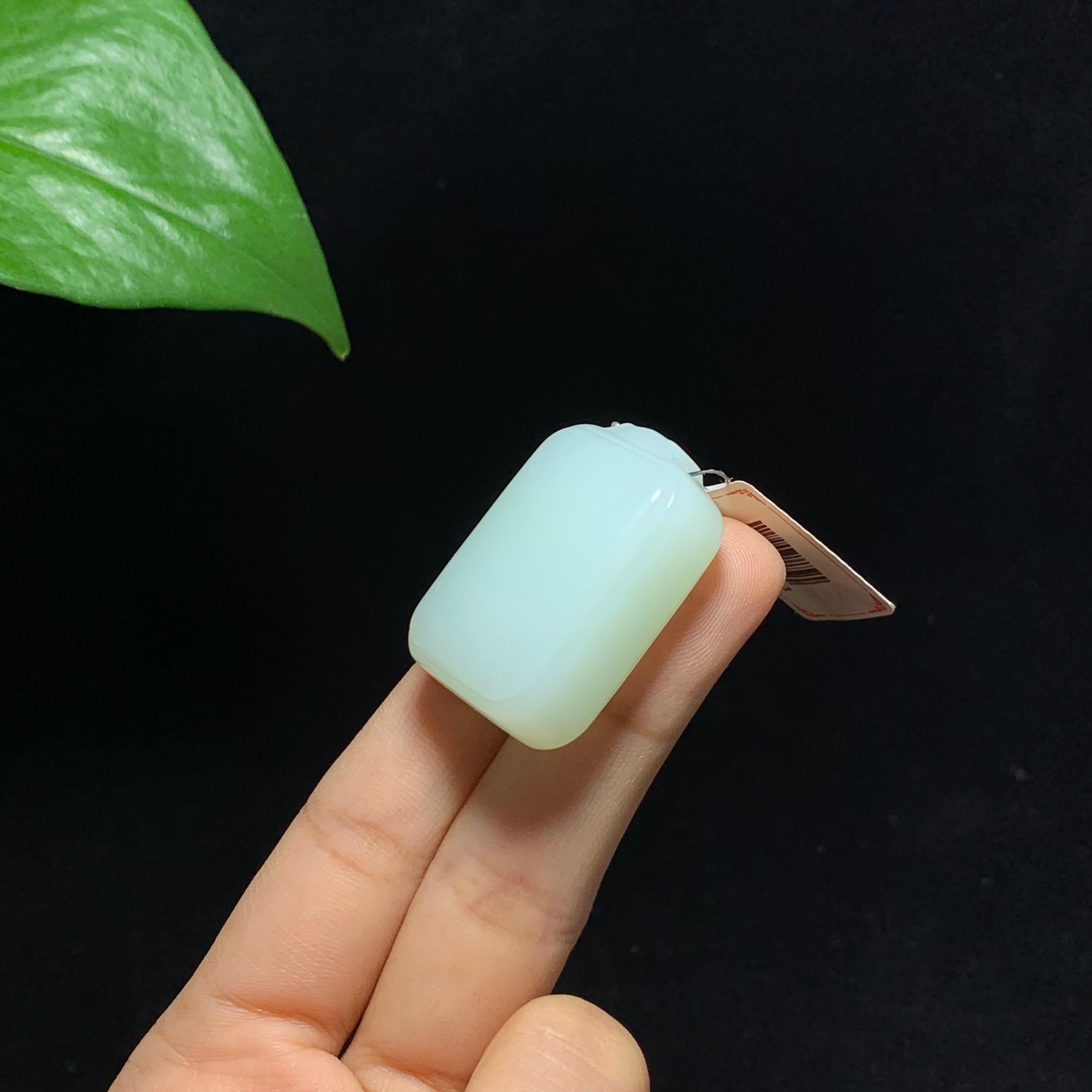 高品质和田山料羊脂白玉无事牌挂件（26.0g）