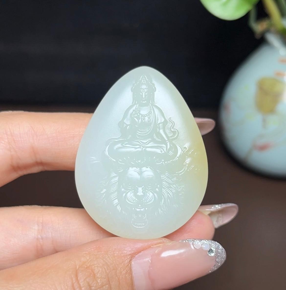 新疆和田玉且末料羊脂玉观音（29.6g）