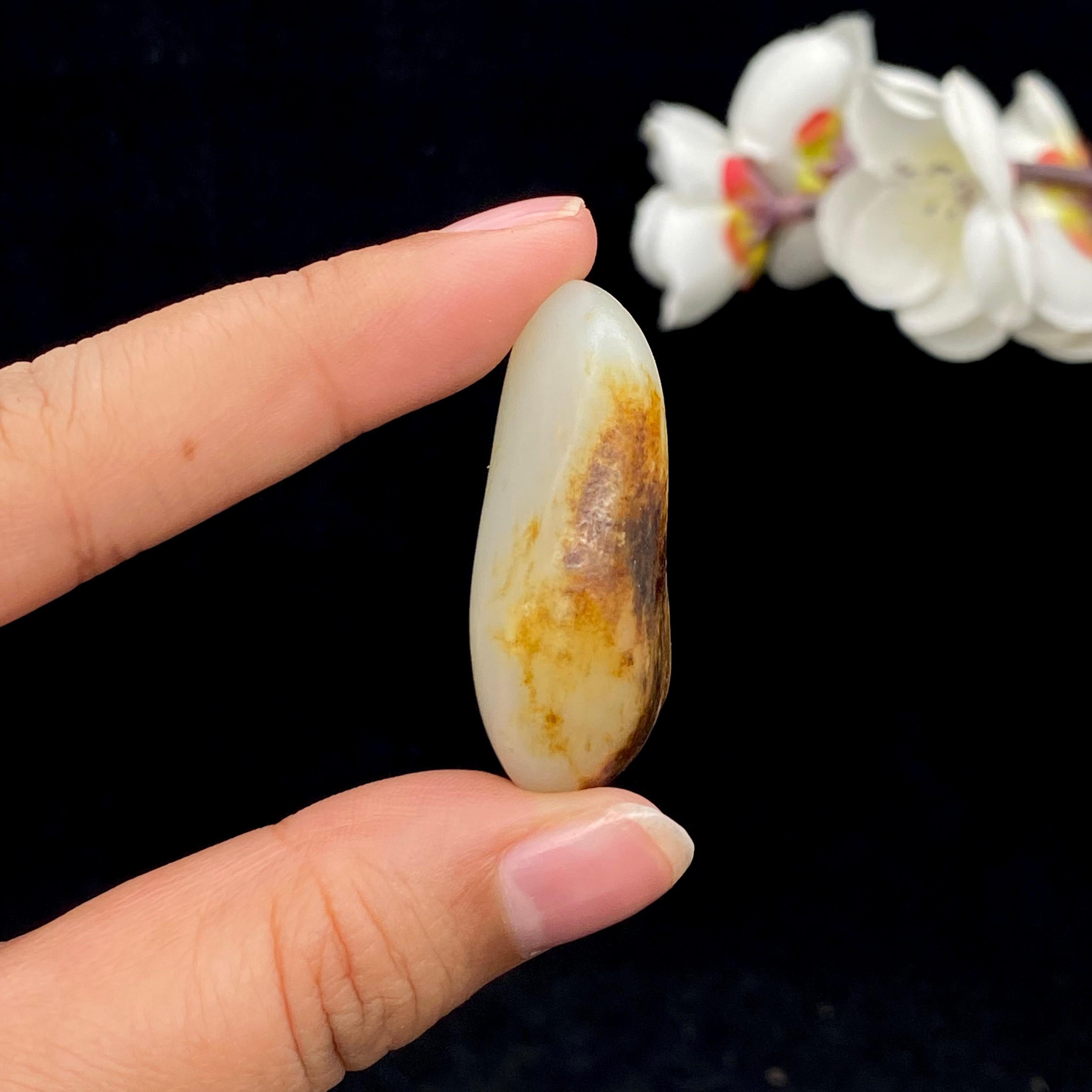 和田玉秋梨皮籽料挂件（24.1g）